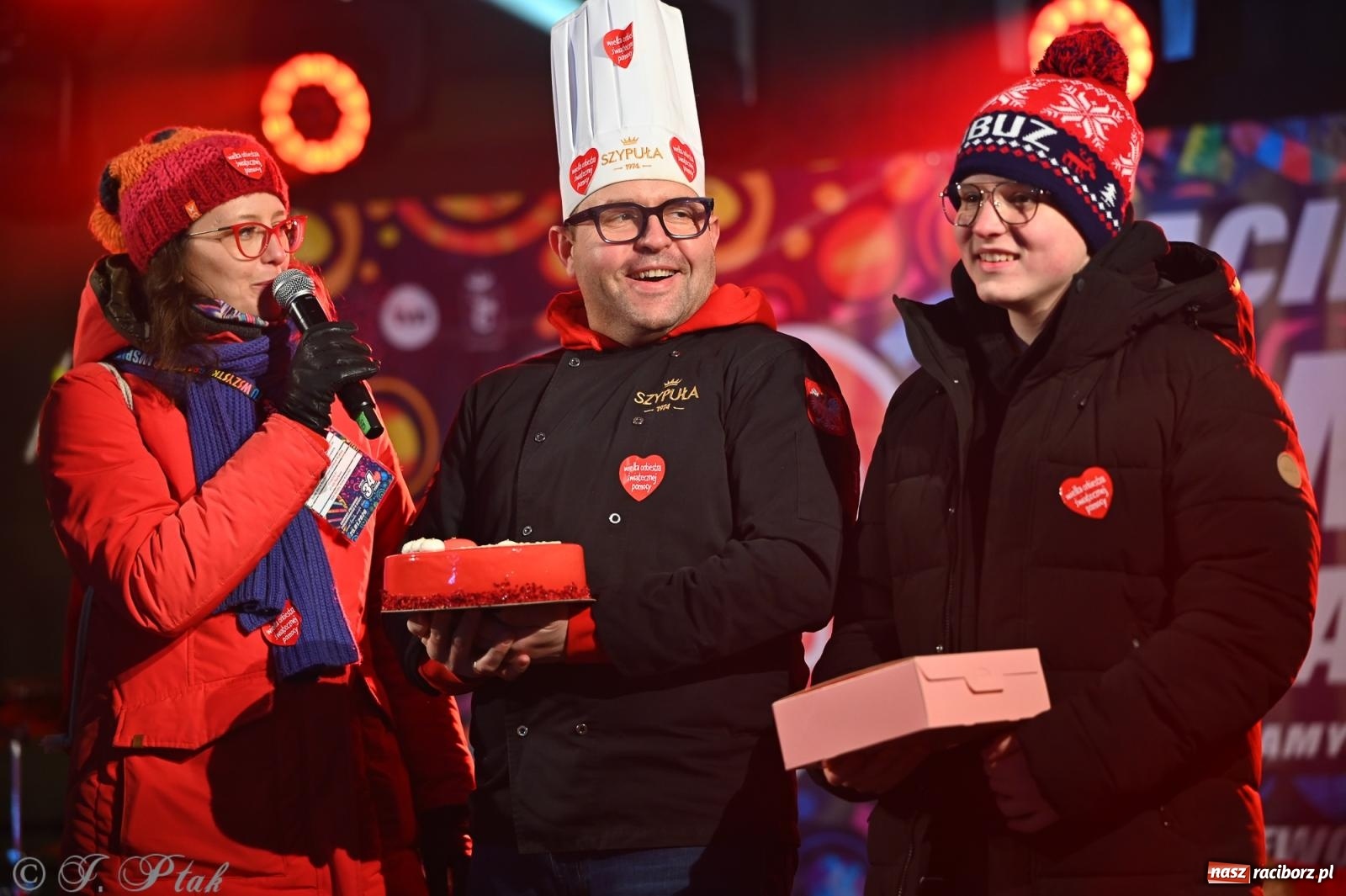 Zdjęcie w galerii na portalu naszraciborz.pl: Rock, ogień, Zumba i licytacje – tak przebiegł finał WOŚP na raciborskim Rynku [FOTO i WIDEO] wiadomości z regionu
