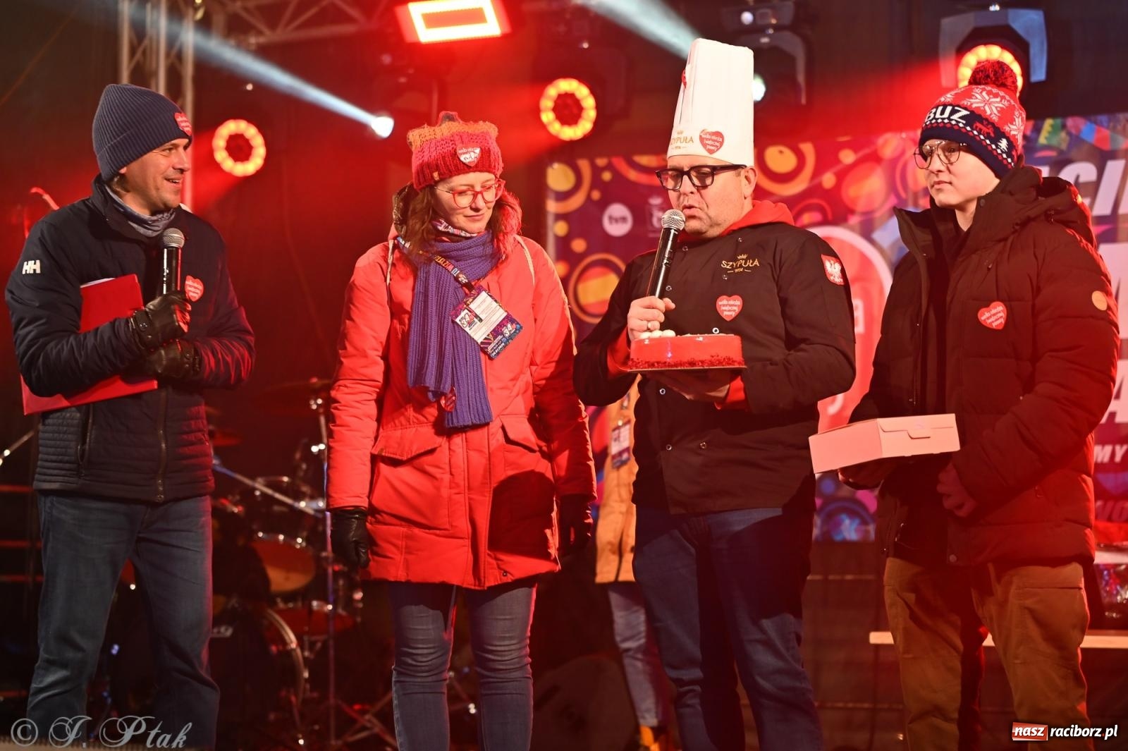 Zdjęcie w galerii na portalu naszraciborz.pl: Rock, ogień, Zumba i licytacje – tak przebiegł finał WOŚP na raciborskim Rynku [FOTO i WIDEO] wiadomości z regionu