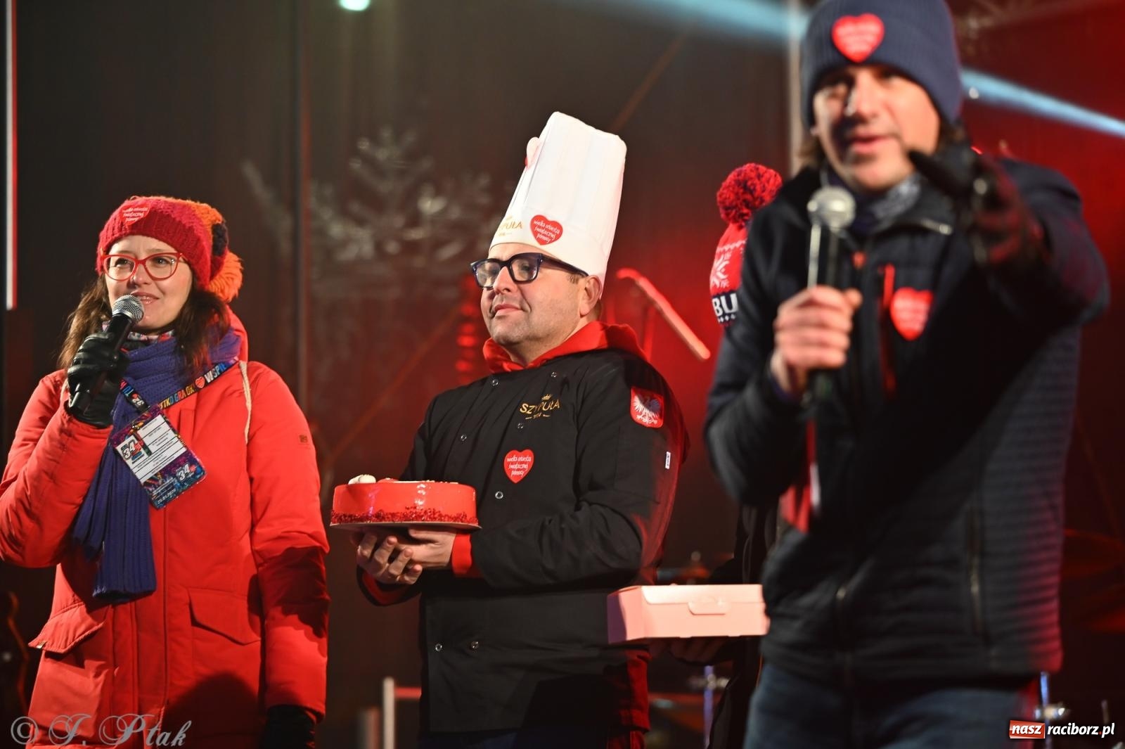 Zdjęcie w galerii na portalu naszraciborz.pl: Rock, ogień, Zumba i licytacje – tak przebiegł finał WOŚP na raciborskim Rynku [FOTO i WIDEO] wiadomości z regionu