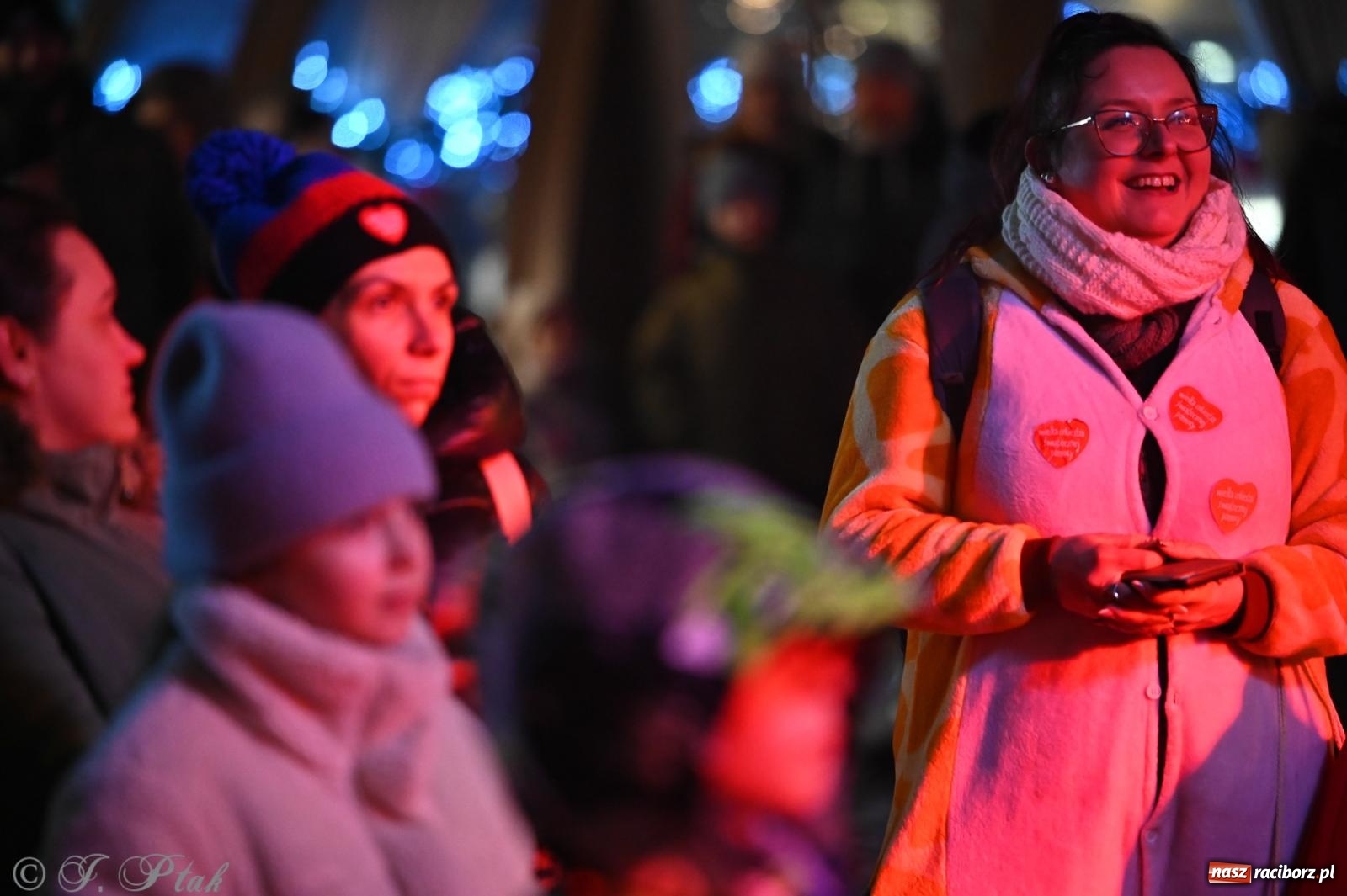 Zdjęcie w galerii na portalu naszraciborz.pl: Rock, ogień, Zumba i licytacje – tak przebiegł finał WOŚP na raciborskim Rynku [FOTO i WIDEO] wiadomości z regionu
