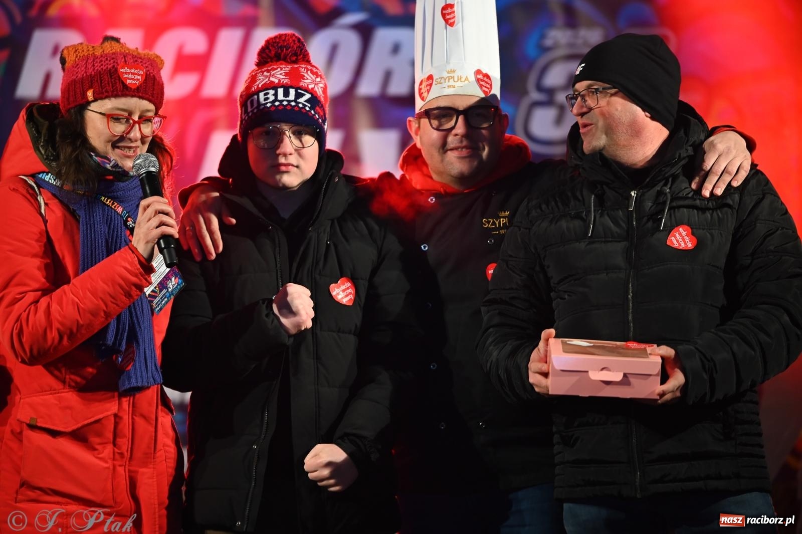 Zdjęcie w galerii na portalu naszraciborz.pl: Rock, ogień, Zumba i licytacje – tak przebiegł finał WOŚP na raciborskim Rynku [FOTO i WIDEO] wiadomości z regionu