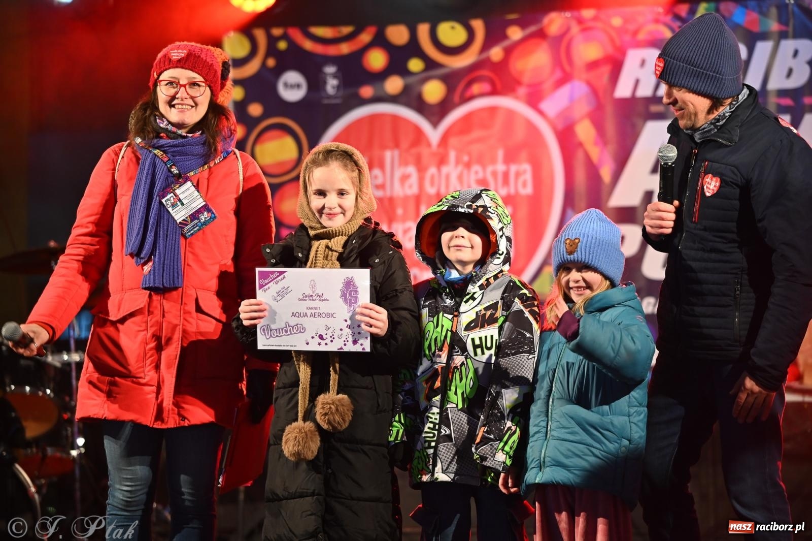 Zdjęcie w galerii na portalu naszraciborz.pl: Rock, ogień, Zumba i licytacje – tak przebiegł finał WOŚP na raciborskim Rynku [FOTO i WIDEO] wiadomości z regionu