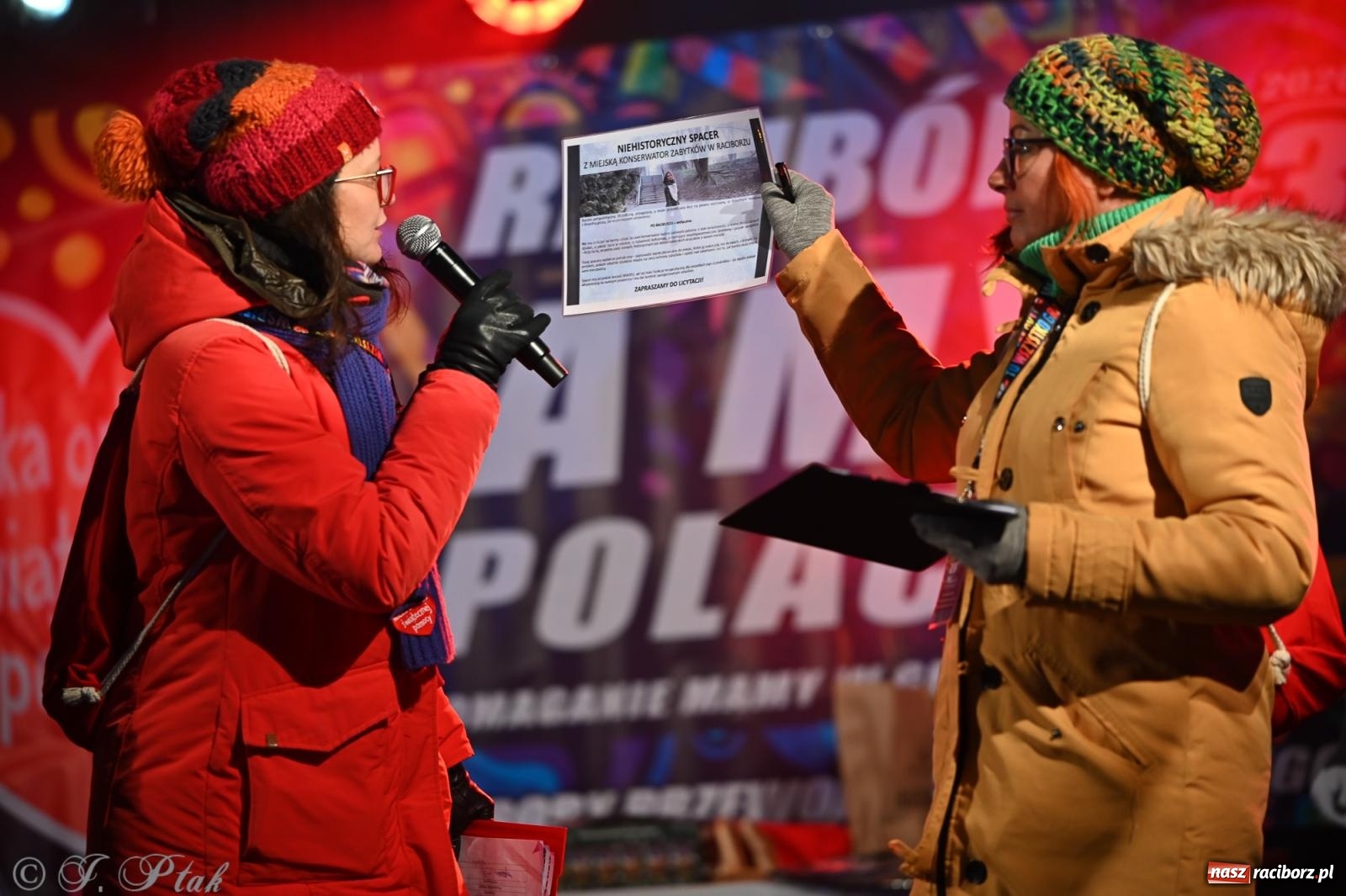 Zdjęcie w galerii na portalu naszraciborz.pl: Rock, ogień, Zumba i licytacje – tak przebiegł finał WOŚP na raciborskim Rynku [FOTO i WIDEO] wiadomości z regionu