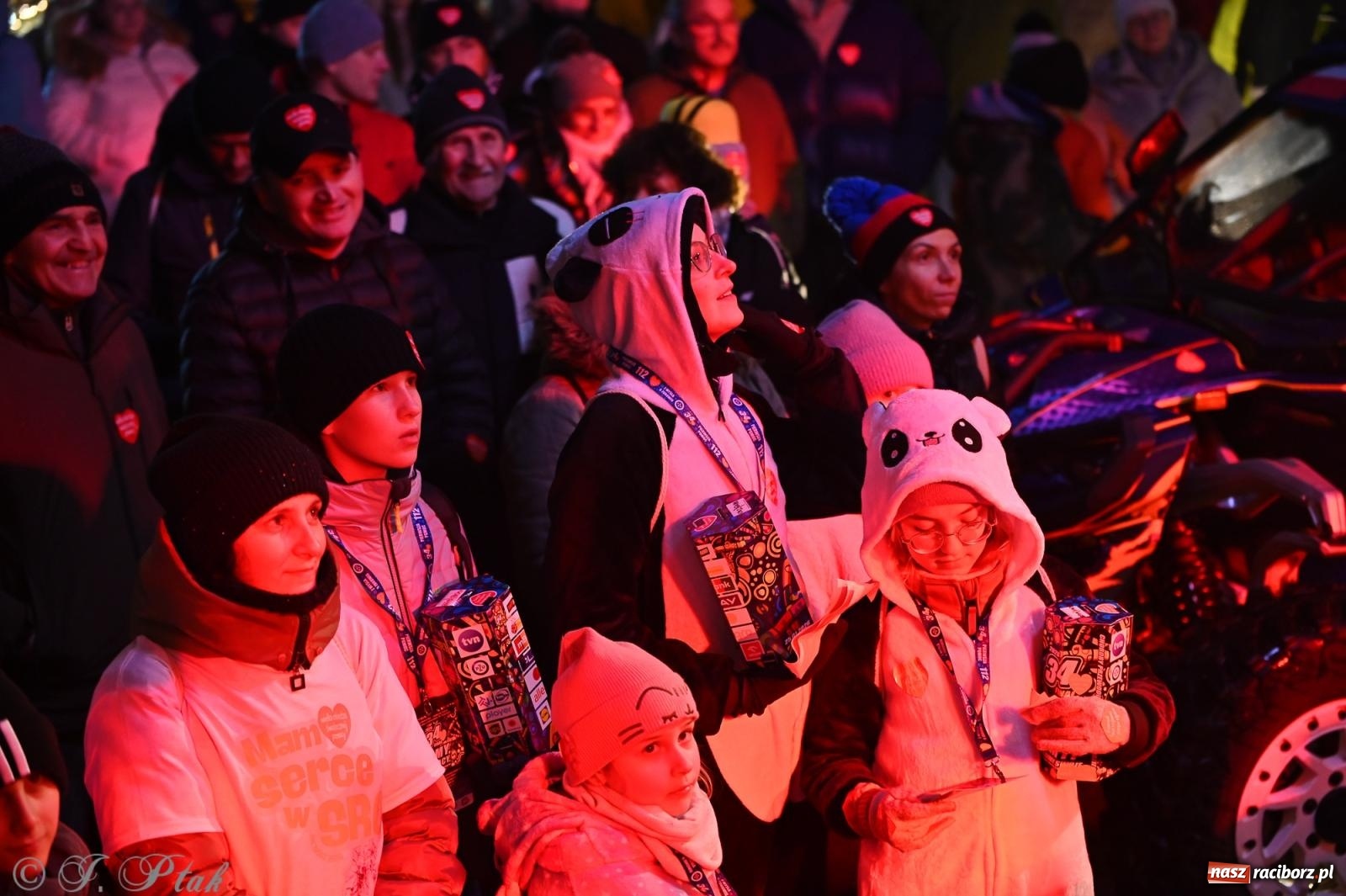 Zdjęcie w galerii na portalu naszraciborz.pl: Rock, ogień, Zumba i licytacje – tak przebiegł finał WOŚP na raciborskim Rynku [FOTO i WIDEO] wiadomości z regionu