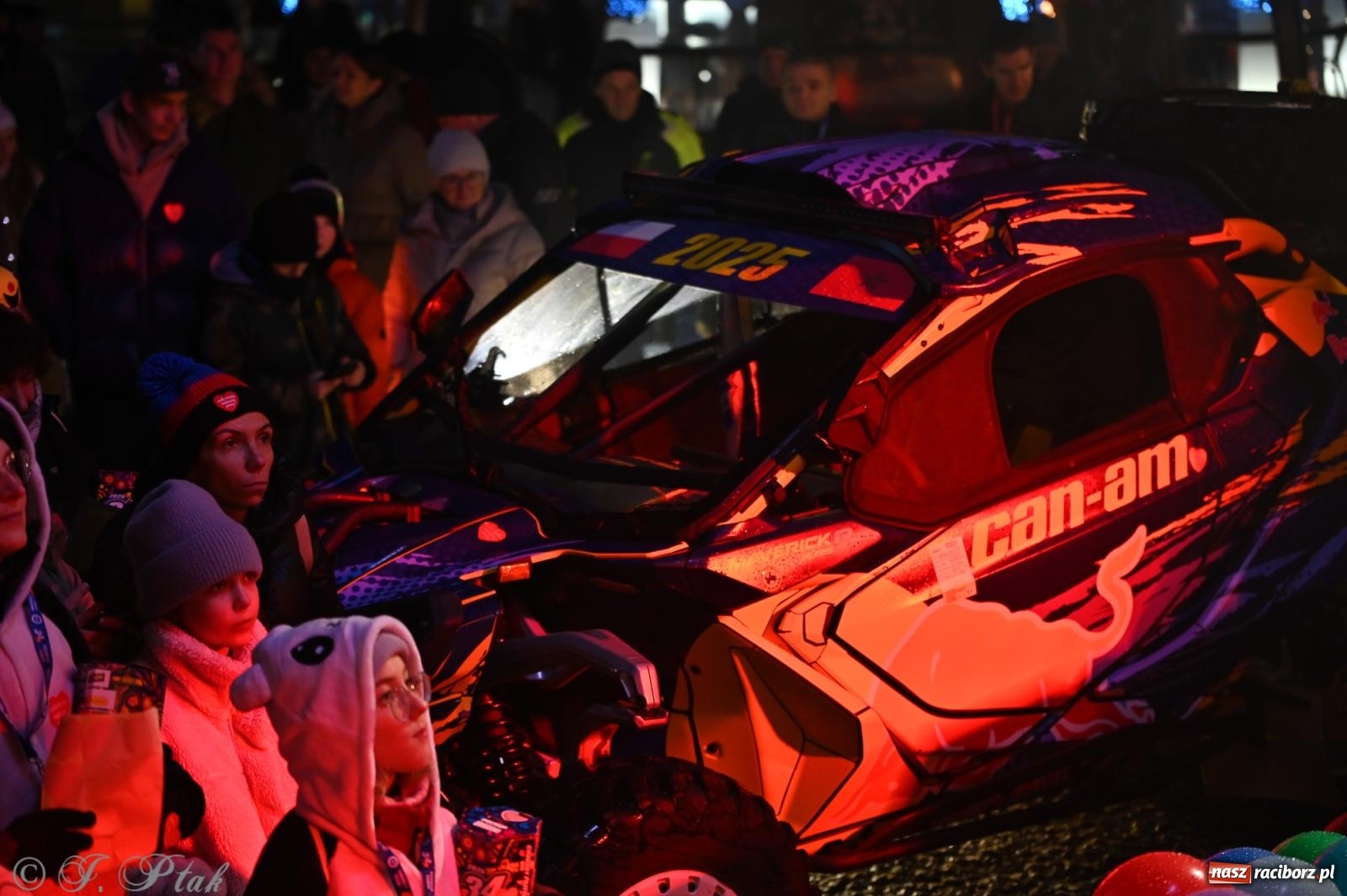 Zdjęcie w galerii na portalu naszraciborz.pl: Rock, ogień, Zumba i licytacje – tak przebiegł finał WOŚP na raciborskim Rynku [FOTO i WIDEO] wiadomości z regionu