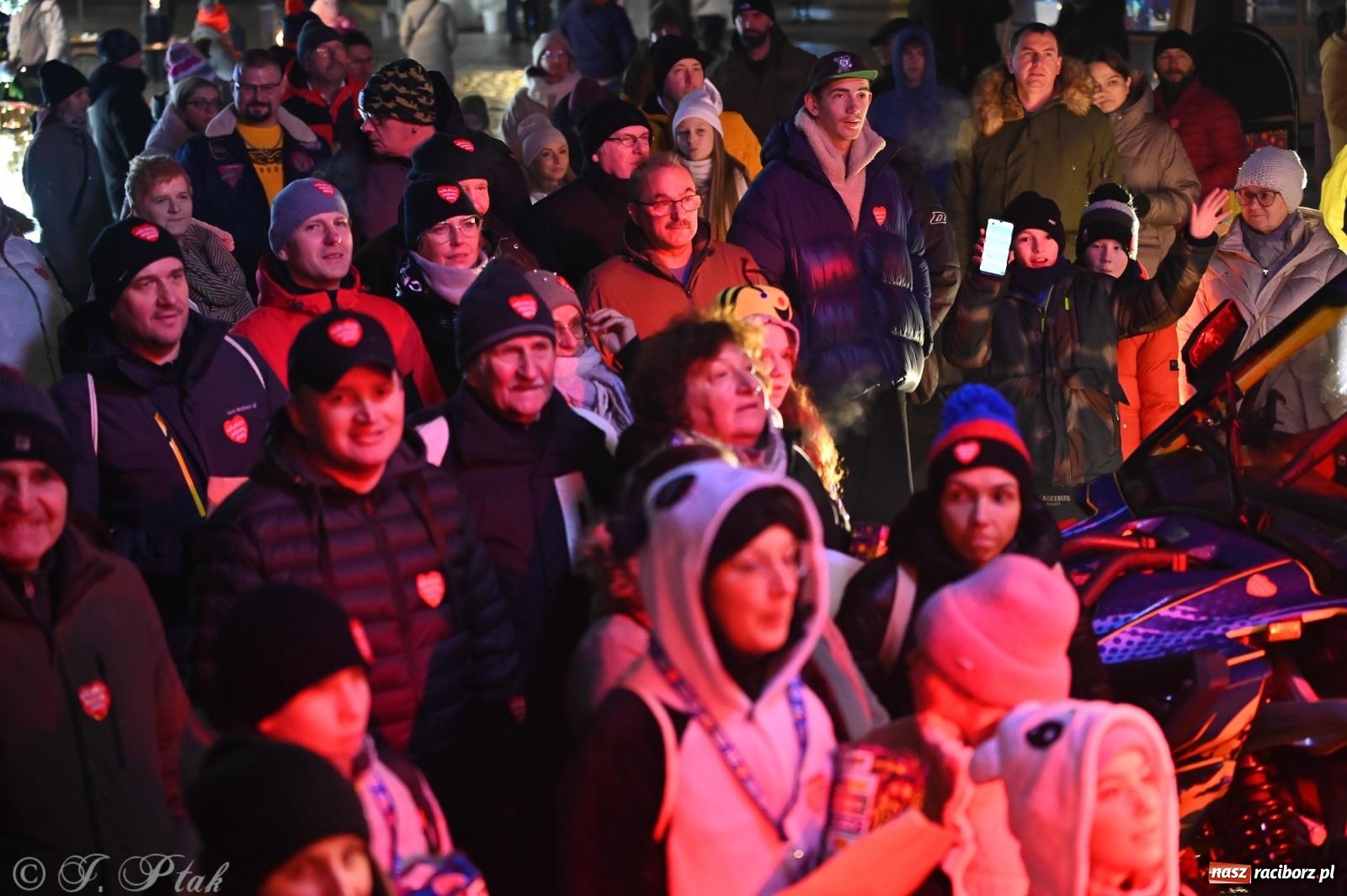 Zdjęcie w galerii na portalu naszraciborz.pl: Rock, ogień, Zumba i licytacje – tak przebiegł finał WOŚP na raciborskim Rynku [FOTO i WIDEO] wiadomości z regionu