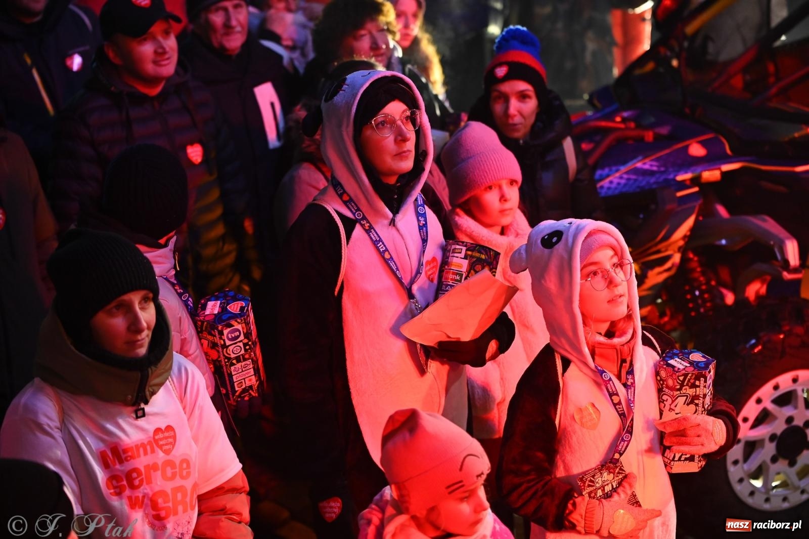 Zdjęcie w galerii na portalu naszraciborz.pl: Rock, ogień, Zumba i licytacje – tak przebiegł finał WOŚP na raciborskim Rynku [FOTO i WIDEO] wiadomości z regionu