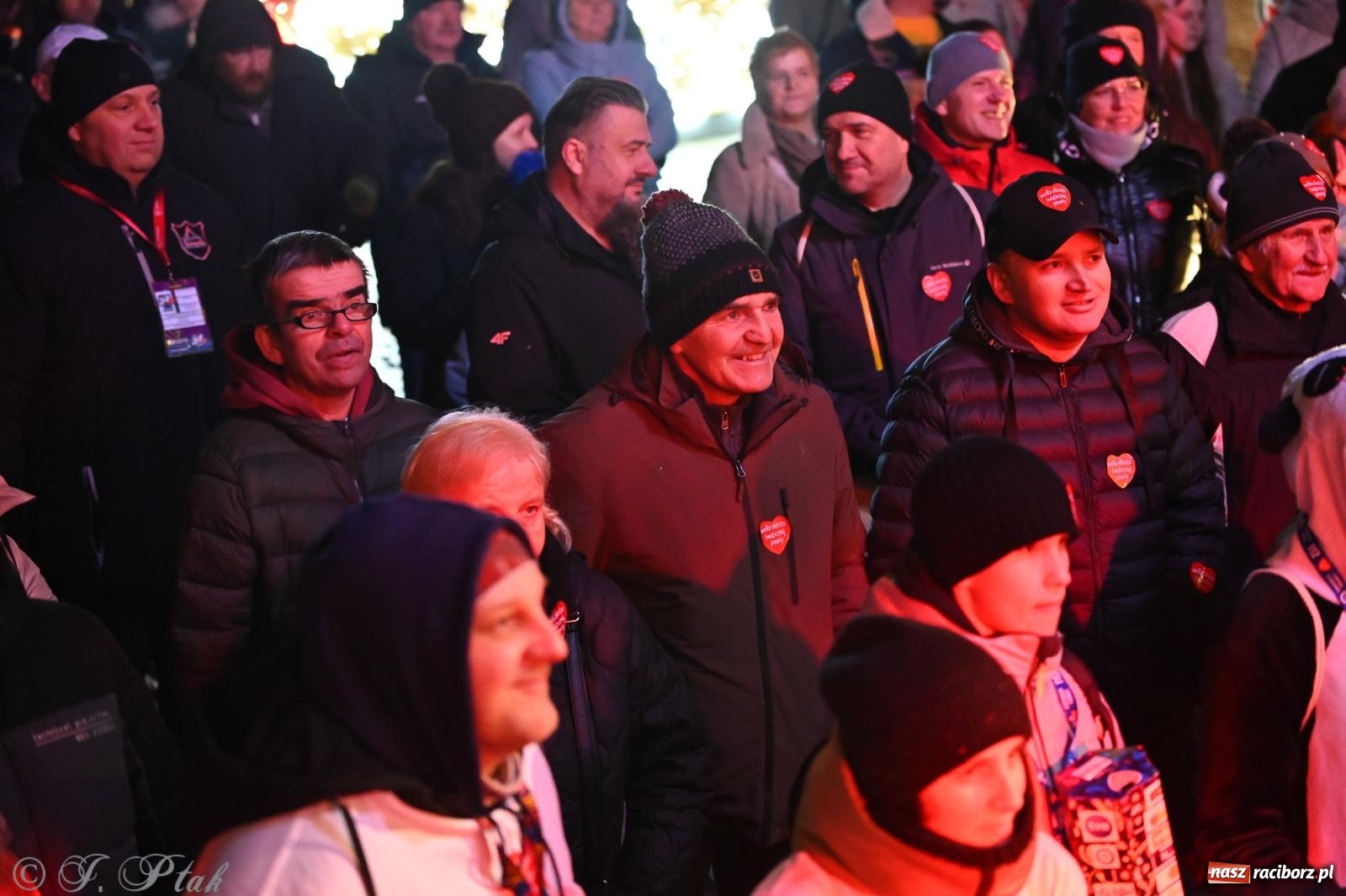 Zdjęcie w galerii na portalu naszraciborz.pl: Rock, ogień, Zumba i licytacje – tak przebiegł finał WOŚP na raciborskim Rynku [FOTO i WIDEO] wiadomości z regionu