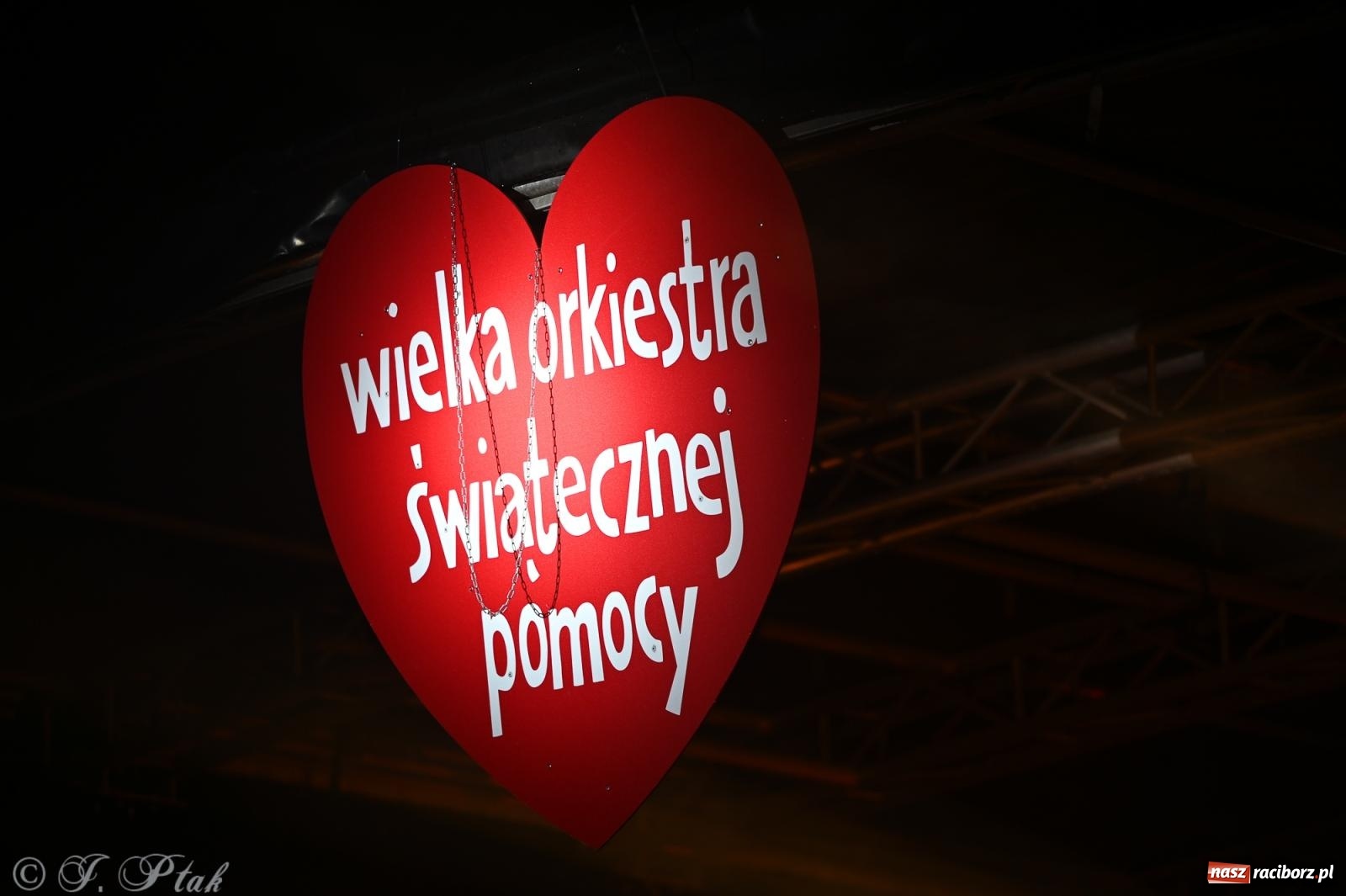 Zdjęcie w galerii na portalu naszraciborz.pl: Rock, ogień, Zumba i licytacje – tak przebiegł finał WOŚP na raciborskim Rynku [FOTO i WIDEO] wiadomości z regionu