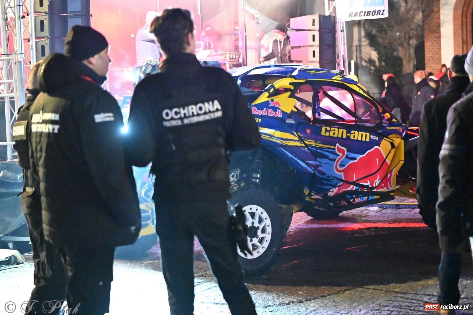 Zdjęcie w galerii na portalu naszraciborz.pl: Rock, ogień, Zumba i licytacje – tak przebiegł finał WOŚP na raciborskim Rynku [FOTO i WIDEO] wiadomości z regionu