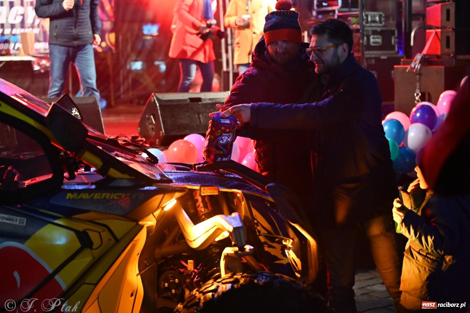 Zdjęcie w galerii na portalu naszraciborz.pl: Rock, ogień, Zumba i licytacje – tak przebiegł finał WOŚP na raciborskim Rynku [FOTO i WIDEO] wiadomości z regionu