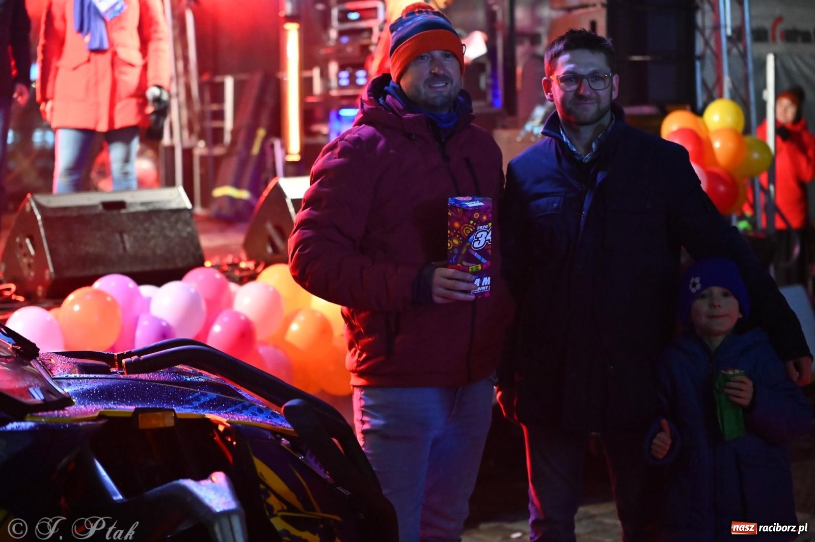 Zdjęcie w galerii na portalu naszraciborz.pl: Rock, ogień, Zumba i licytacje – tak przebiegł finał WOŚP na raciborskim Rynku [FOTO i WIDEO] wiadomości z regionu