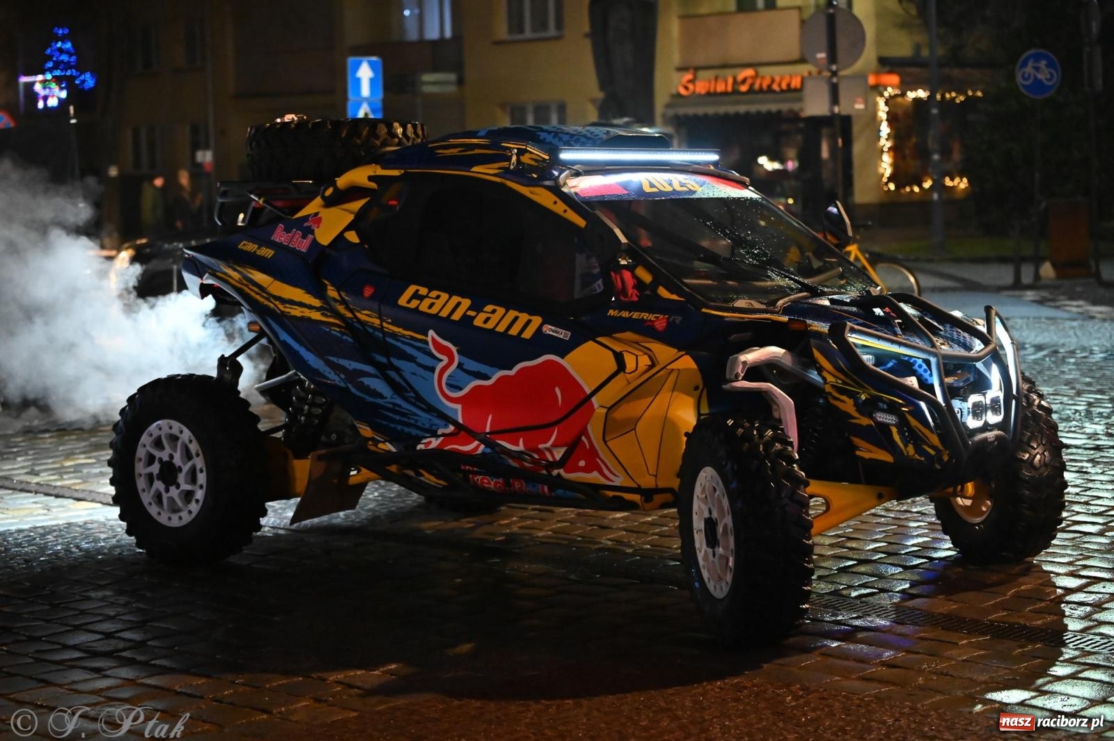 Zdjęcie w galerii na portalu naszraciborz.pl: Rock, ogień, Zumba i licytacje – tak przebiegł finał WOŚP na raciborskim Rynku [FOTO i WIDEO] wiadomości z regionu