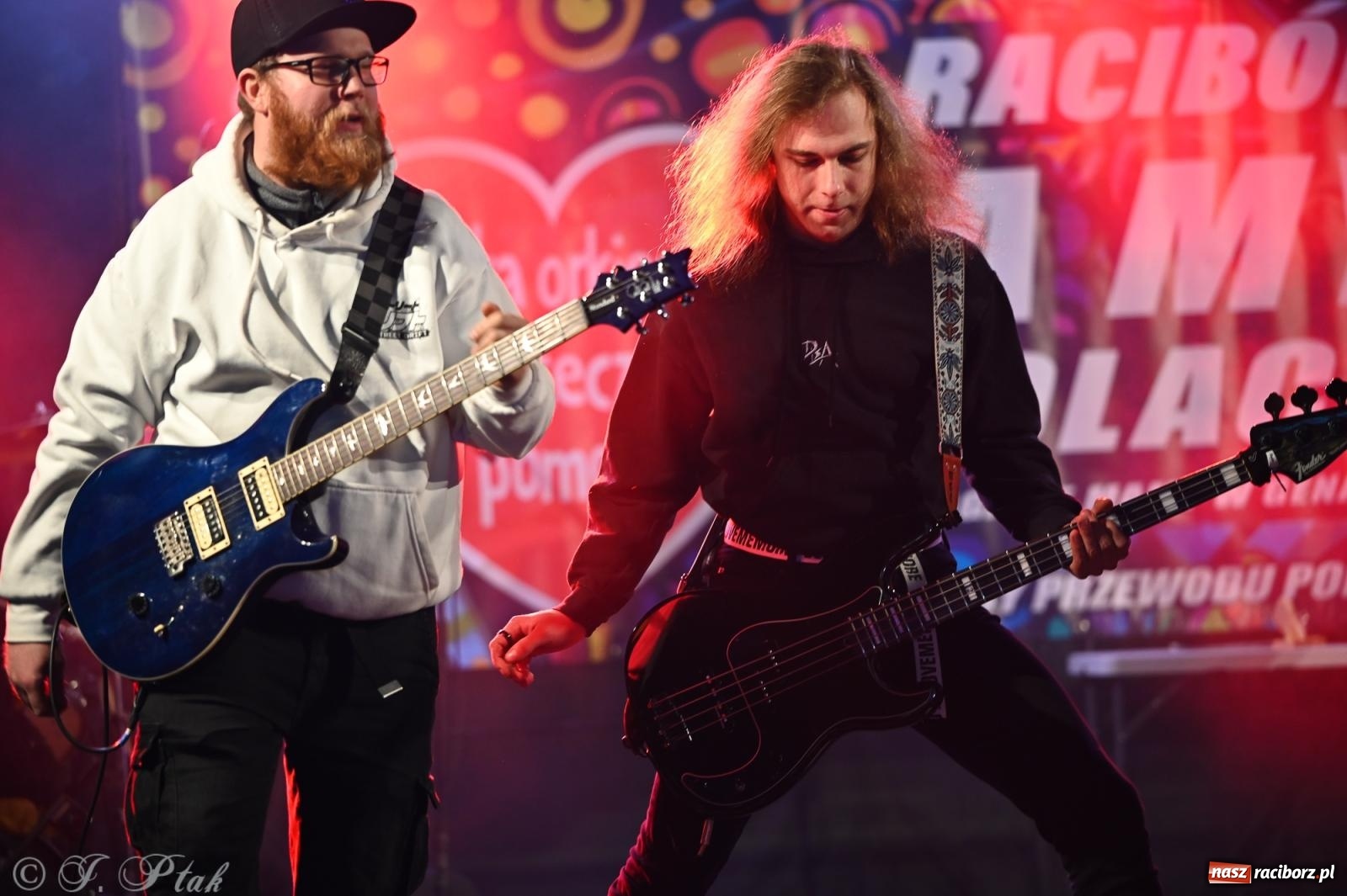 Zdjęcie w galerii na portalu naszraciborz.pl: Rock, ogień, Zumba i licytacje – tak przebiegł finał WOŚP na raciborskim Rynku [FOTO i WIDEO] wiadomości z regionu