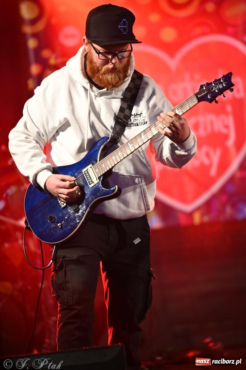 Zdjęcie w galerii na portalu naszraciborz.pl: Rock, ogień, Zumba i licytacje – tak przebiegł finał WOŚP na raciborskim Rynku [FOTO i WIDEO] wiadomości z regionu