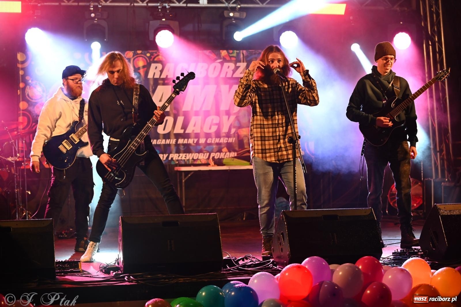 Zdjęcie w galerii na portalu naszraciborz.pl: Rock, ogień, Zumba i licytacje – tak przebiegł finał WOŚP na raciborskim Rynku [FOTO i WIDEO] wiadomości z regionu