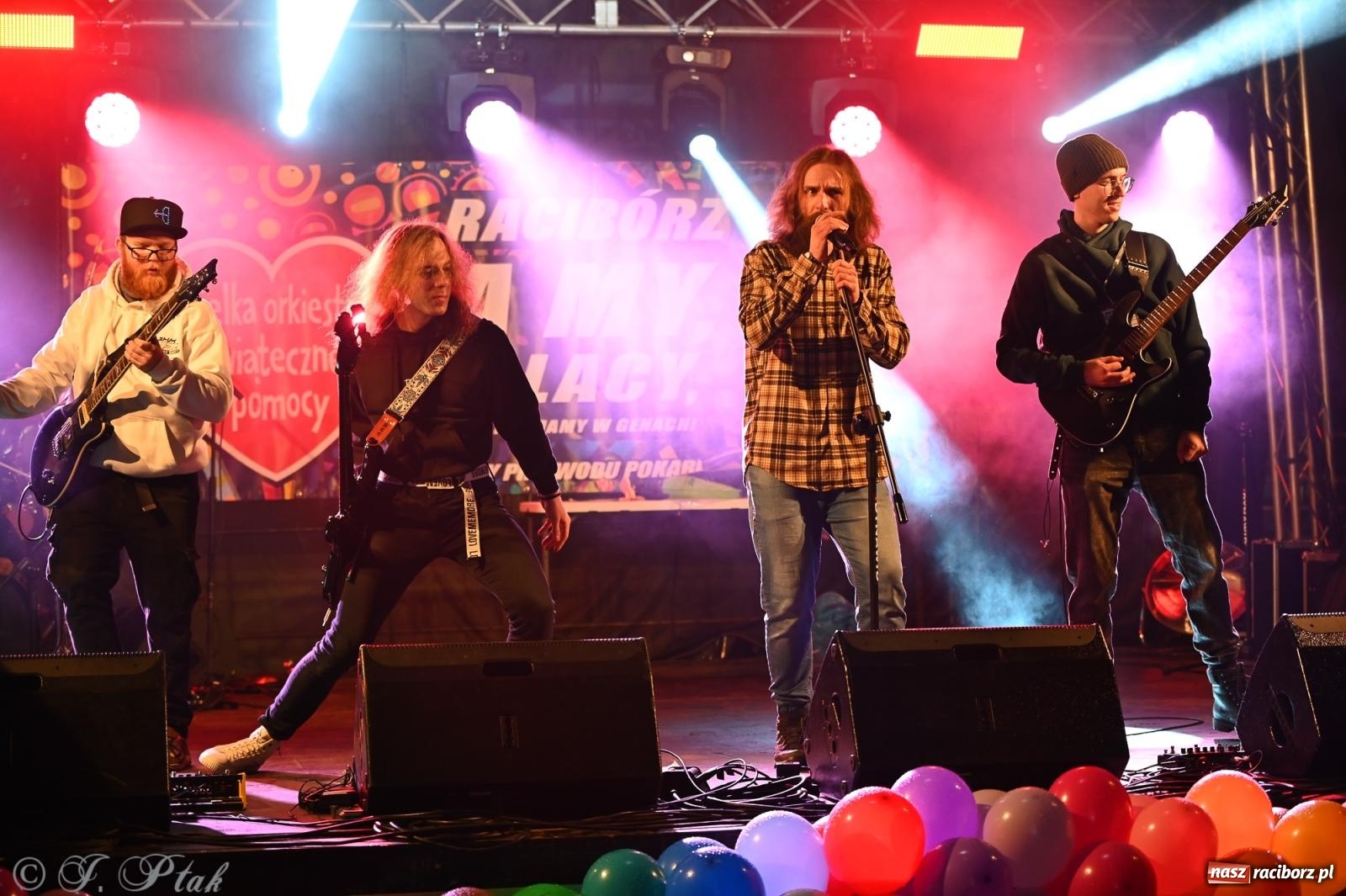 Zdjęcie w galerii na portalu naszraciborz.pl: Rock, ogień, Zumba i licytacje – tak przebiegł finał WOŚP na raciborskim Rynku [FOTO i WIDEO] wiadomości z regionu