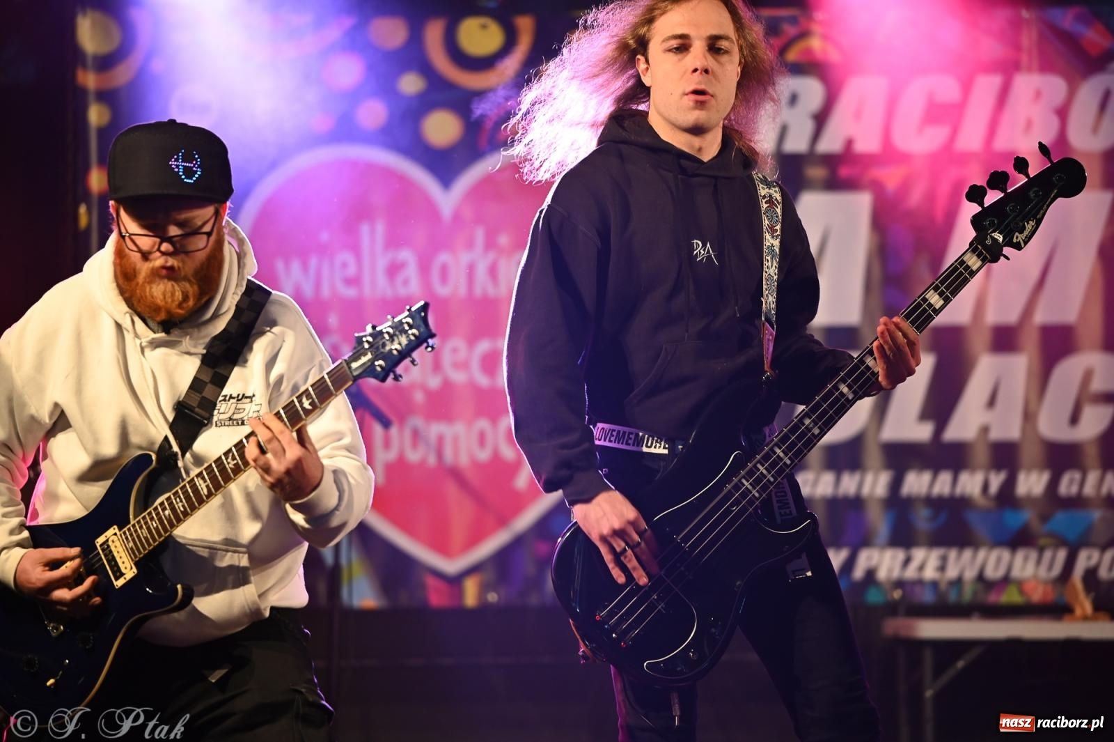 Zdjęcie w galerii na portalu naszraciborz.pl: Rock, ogień, Zumba i licytacje – tak przebiegł finał WOŚP na raciborskim Rynku [FOTO i WIDEO] wiadomości z regionu