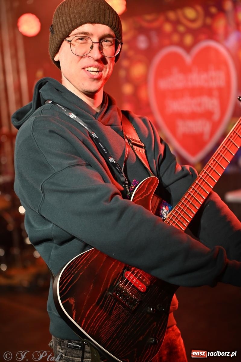 Zdjęcie w galerii na portalu naszraciborz.pl: Rock, ogień, Zumba i licytacje – tak przebiegł finał WOŚP na raciborskim Rynku [FOTO i WIDEO] wiadomości z regionu