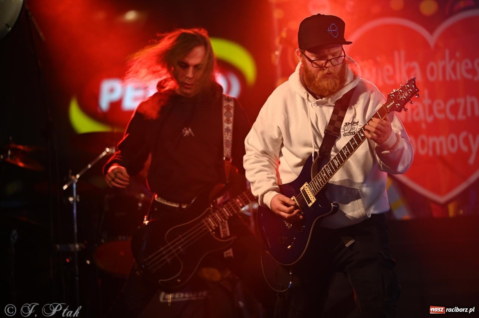 Zdjęcie w galerii na portalu naszraciborz.pl: Rock, ogień, Zumba i licytacje – tak przebiegł finał WOŚP na raciborskim Rynku [FOTO i WIDEO] wiadomości z regionu