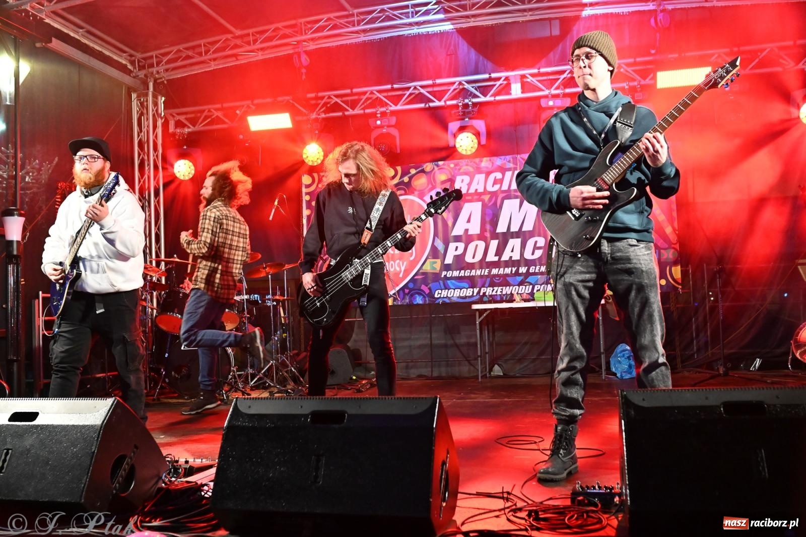 Zdjęcie w galerii na portalu naszraciborz.pl: Rock, ogień, Zumba i licytacje – tak przebiegł finał WOŚP na raciborskim Rynku [FOTO i WIDEO] wiadomości z regionu