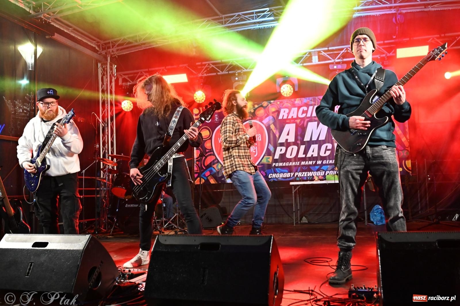 Zdjęcie w galerii na portalu naszraciborz.pl: Rock, ogień, Zumba i licytacje – tak przebiegł finał WOŚP na raciborskim Rynku [FOTO i WIDEO] wiadomości z regionu