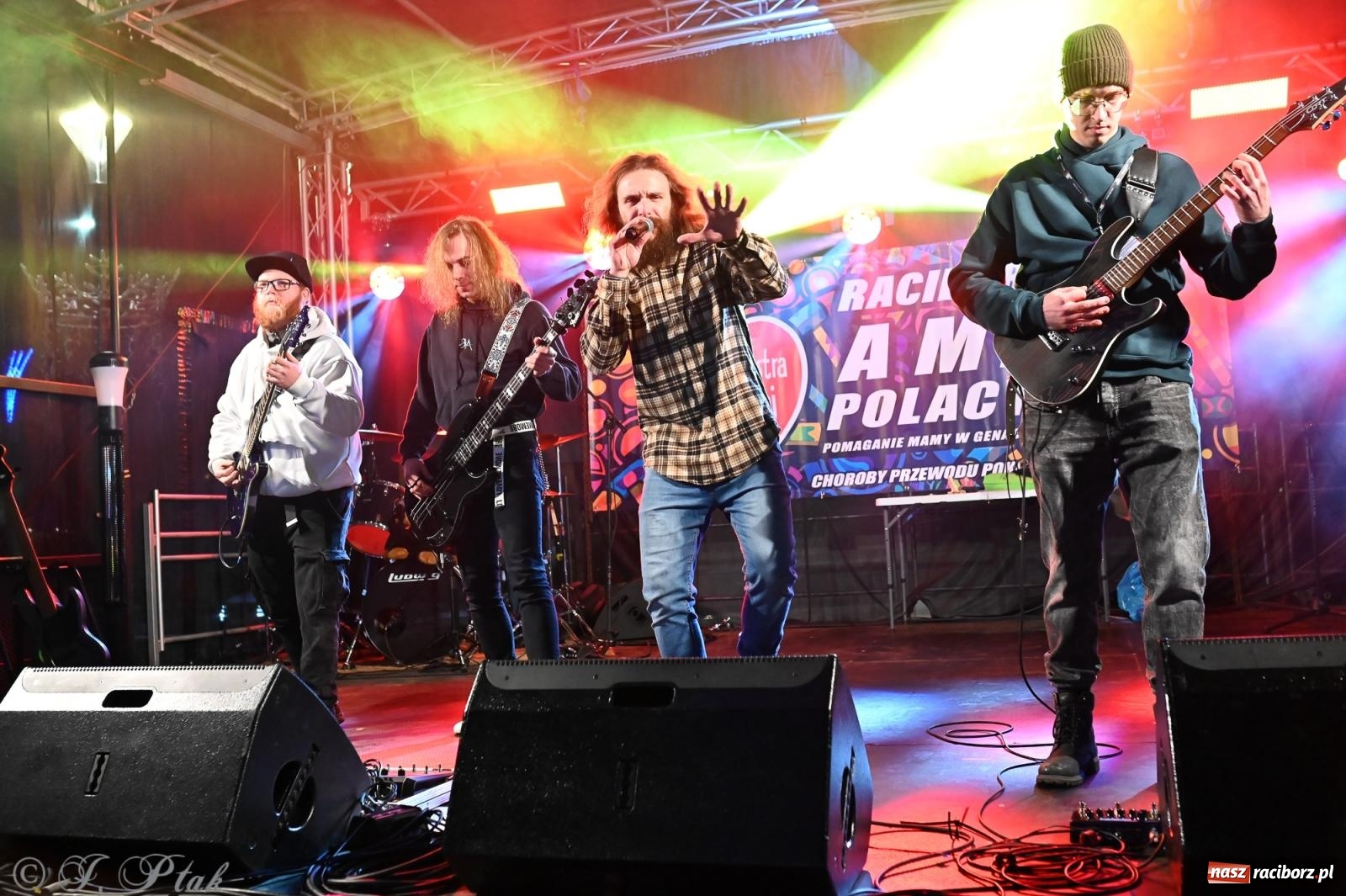 Zdjęcie w galerii na portalu naszraciborz.pl: Rock, ogień, Zumba i licytacje – tak przebiegł finał WOŚP na raciborskim Rynku [FOTO i WIDEO] wiadomości z regionu