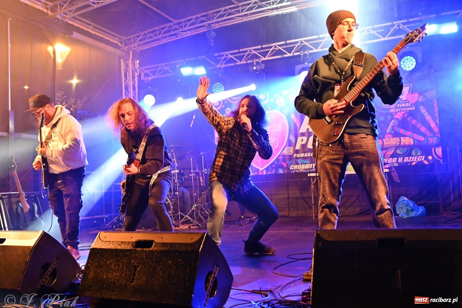 Zdjęcie w galerii na portalu naszraciborz.pl: Rock, ogień, Zumba i licytacje – tak przebiegł finał WOŚP na raciborskim Rynku [FOTO i WIDEO] wiadomości z regionu