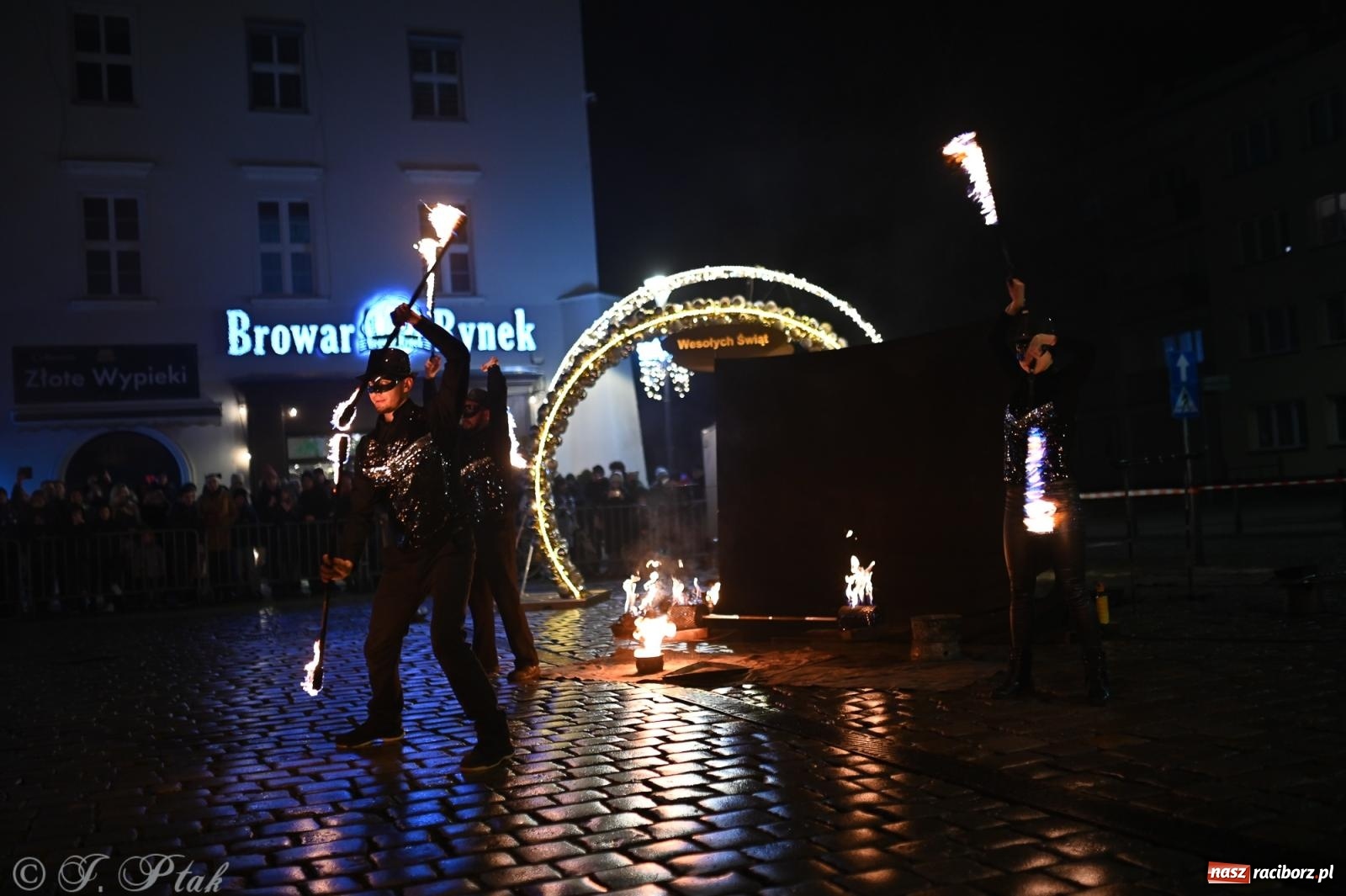 Zdjęcie w galerii na portalu naszraciborz.pl: Rock, ogień, Zumba i licytacje – tak przebiegł finał WOŚP na raciborskim Rynku [FOTO i WIDEO] wiadomości z regionu