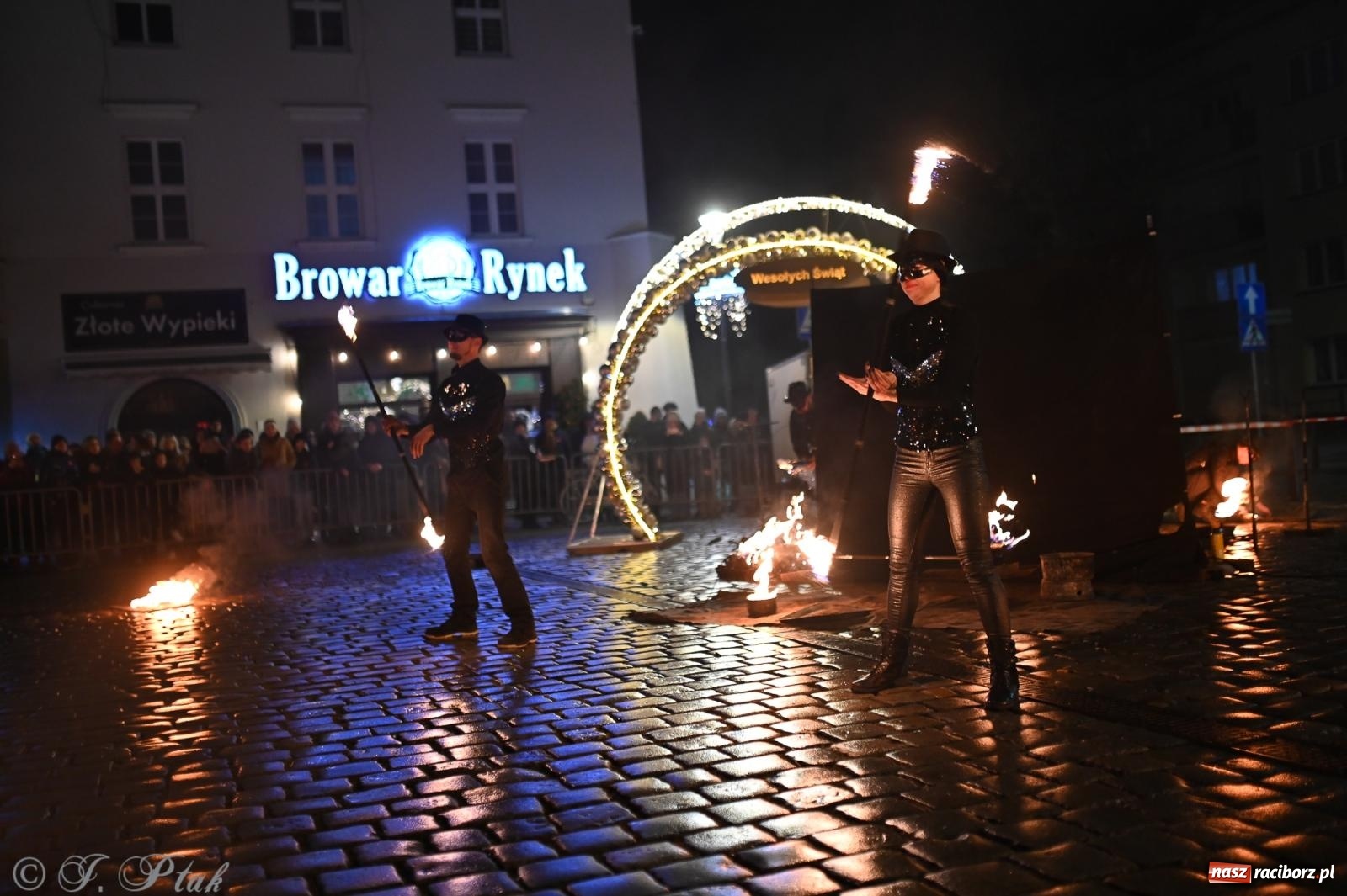 Zdjęcie w galerii na portalu naszraciborz.pl: Rock, ogień, Zumba i licytacje – tak przebiegł finał WOŚP na raciborskim Rynku [FOTO i WIDEO] wiadomości z regionu