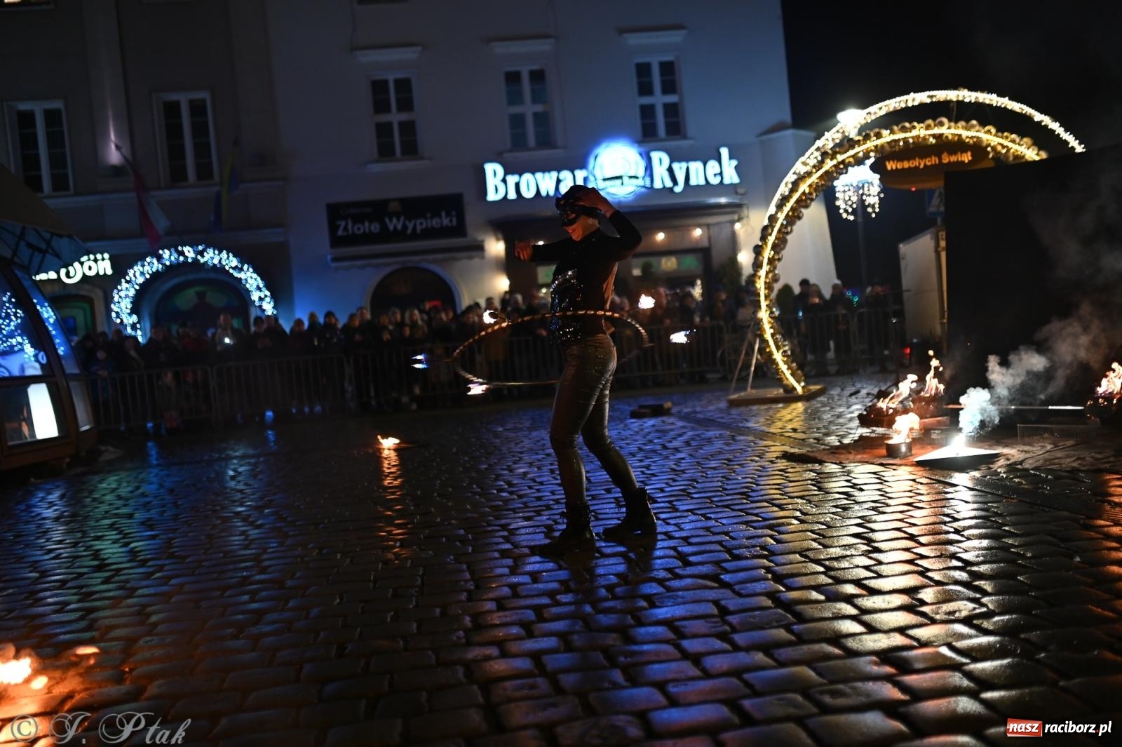 Zdjęcie w galerii na portalu naszraciborz.pl: Rock, ogień, Zumba i licytacje – tak przebiegł finał WOŚP na raciborskim Rynku [FOTO i WIDEO] wiadomości z regionu