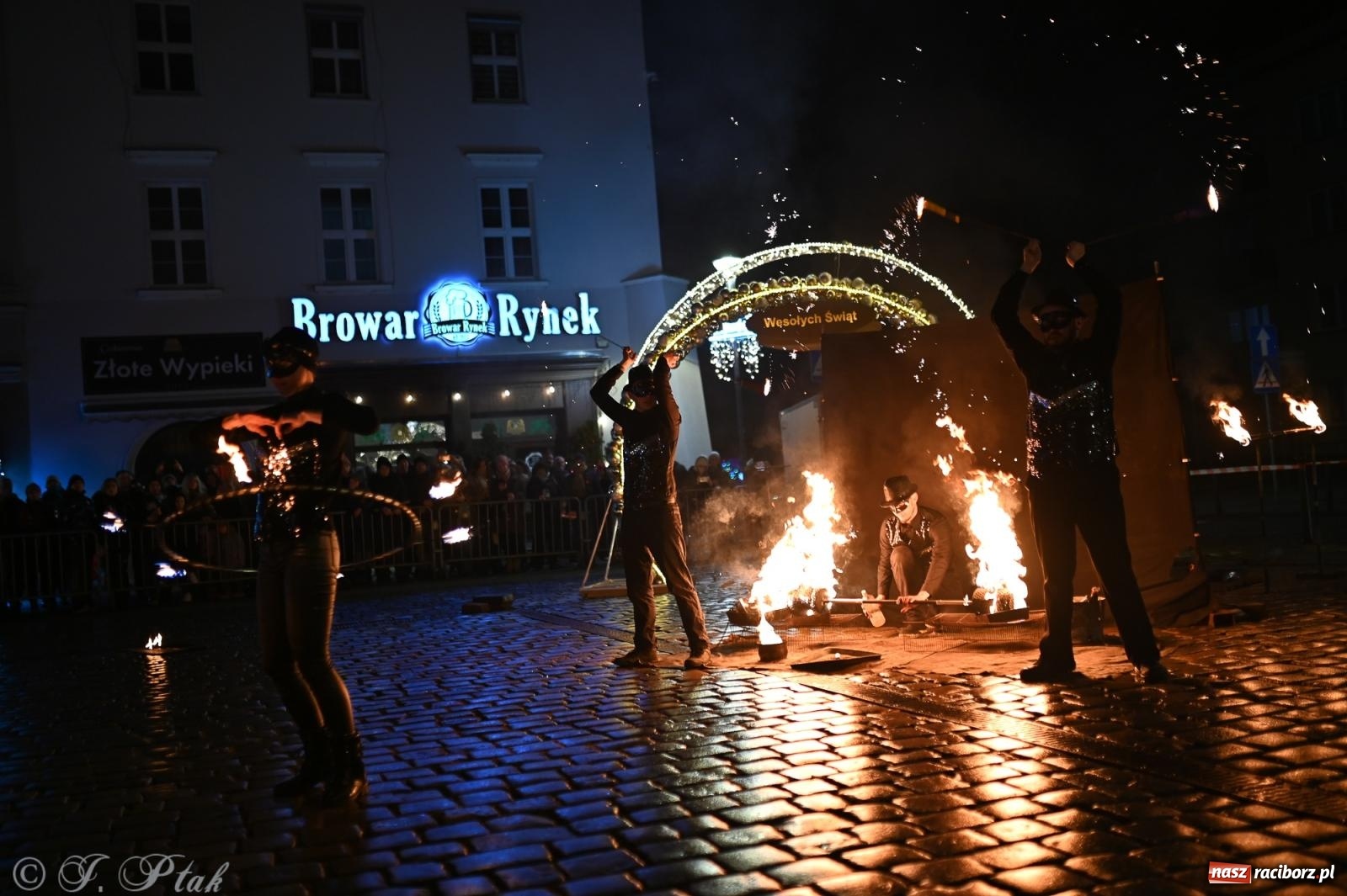 Zdjęcie w galerii na portalu naszraciborz.pl: Rock, ogień, Zumba i licytacje – tak przebiegł finał WOŚP na raciborskim Rynku [FOTO i WIDEO] wiadomości z regionu