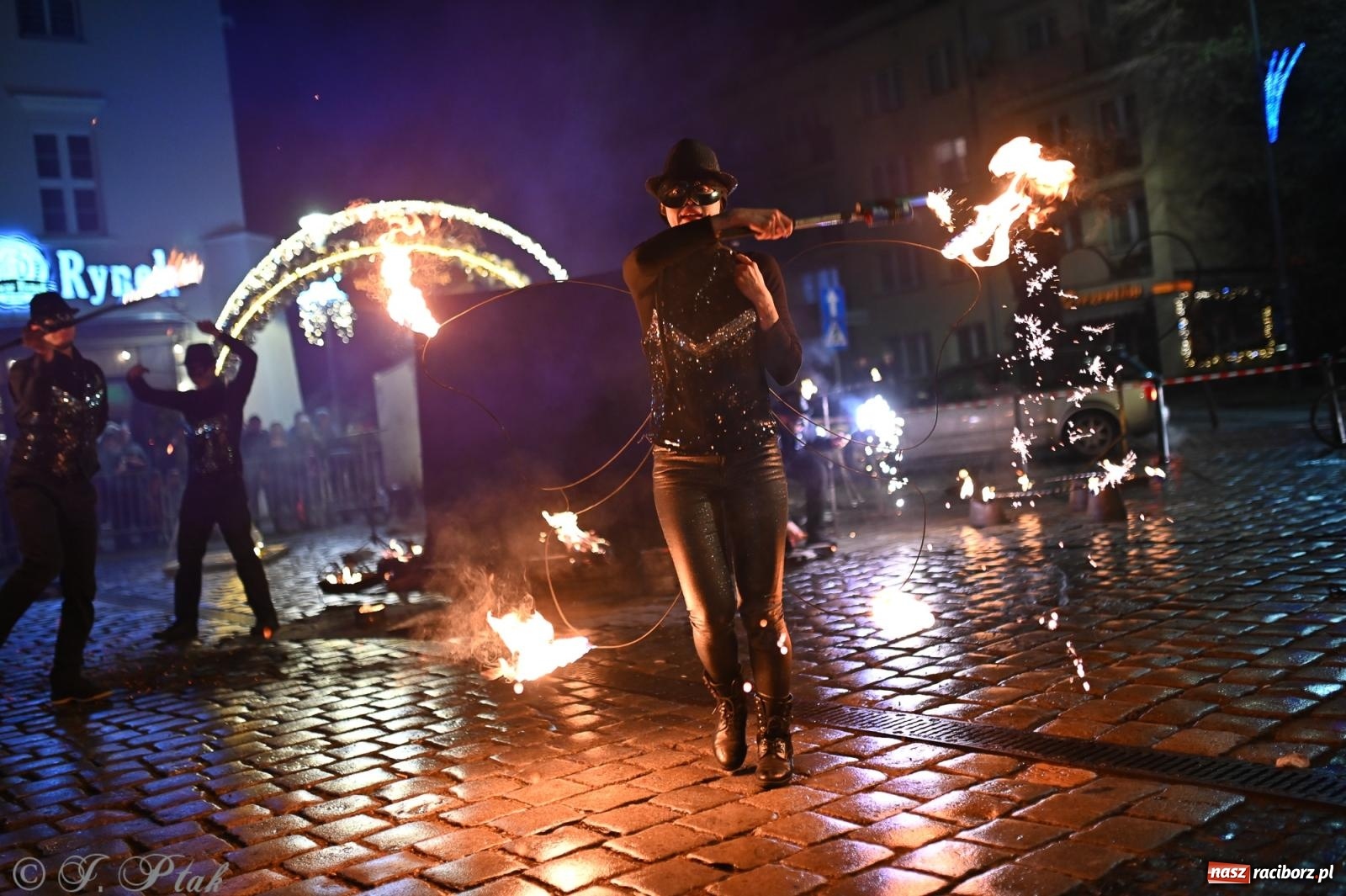 Zdjęcie w galerii na portalu naszraciborz.pl: Rock, ogień, Zumba i licytacje – tak przebiegł finał WOŚP na raciborskim Rynku [FOTO i WIDEO] wiadomości z regionu