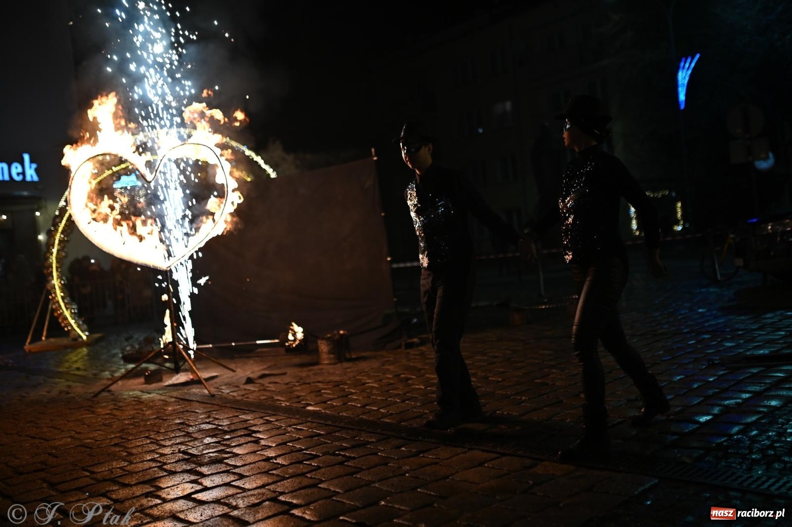 Zdjęcie w galerii na portalu naszraciborz.pl: Rock, ogień, Zumba i licytacje – tak przebiegł finał WOŚP na raciborskim Rynku [FOTO i WIDEO] wiadomości z regionu