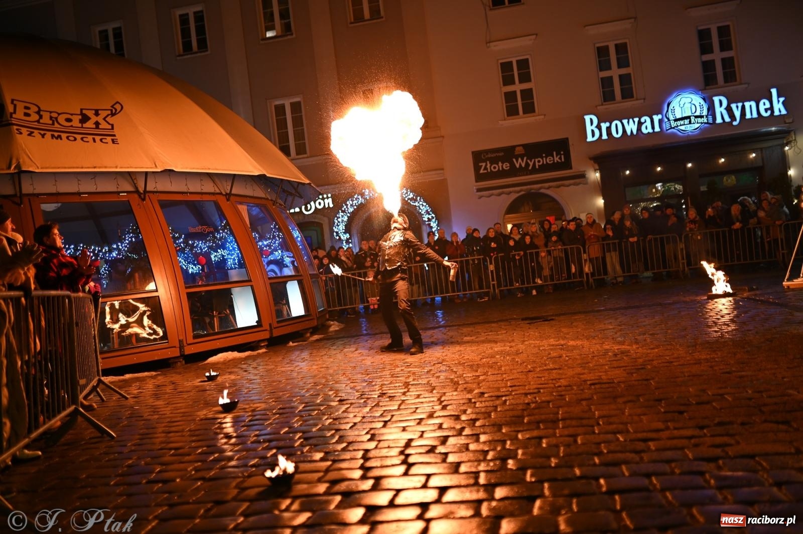 Zdjęcie w galerii na portalu naszraciborz.pl: Rock, ogień, Zumba i licytacje – tak przebiegł finał WOŚP na raciborskim Rynku [FOTO i WIDEO] wiadomości z regionu
