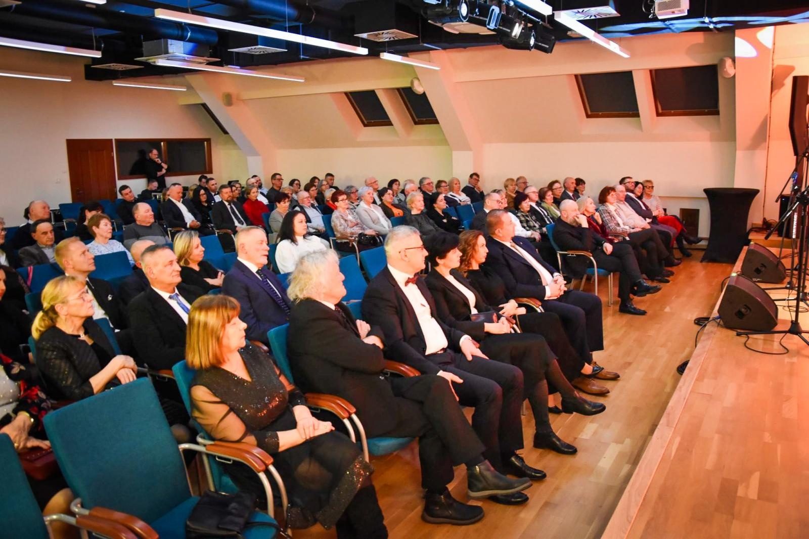 Zdjęcie w galerii na portalu naszraciborz.pl: Powiatowa Gala Operetkowa na Zamku Piastowskim [FOTO i WIDEO] wiadomości z regionu