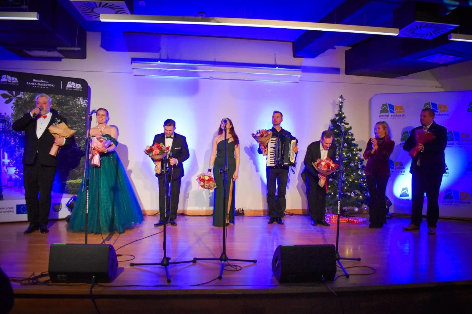 Zdjęcie w galerii na portalu naszraciborz.pl: Powiatowa Gala Operetkowa na Zamku Piastowskim [FOTO i WIDEO] wiadomości z regionu