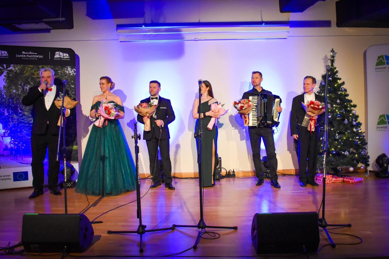 Zdjęcie w galerii na portalu naszraciborz.pl: Powiatowa Gala Operetkowa na Zamku Piastowskim [FOTO i WIDEO] wiadomości z regionu