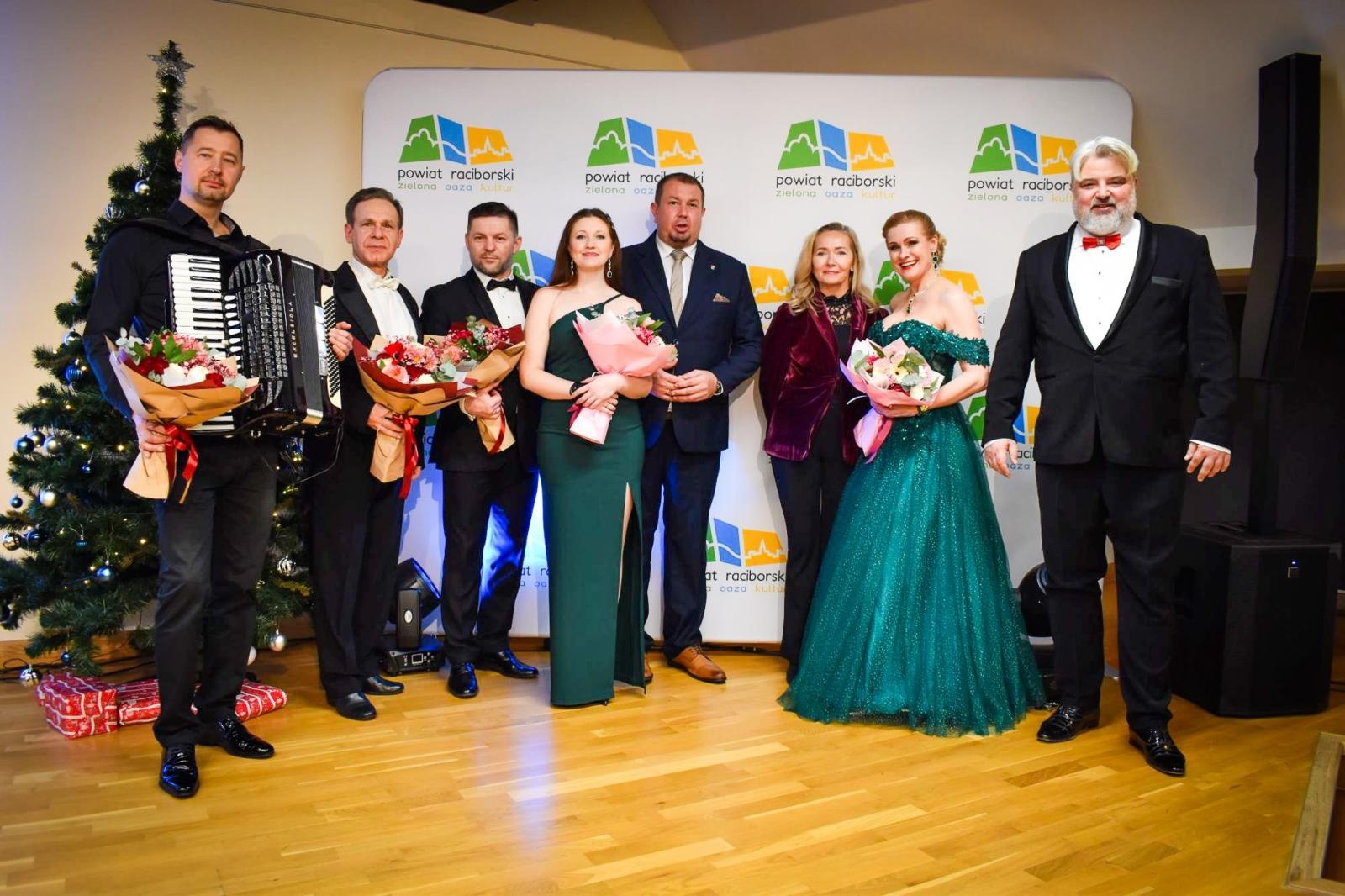 Zdjęcie w galerii na portalu naszraciborz.pl: Powiatowa Gala Operetkowa na Zamku Piastowskim [FOTO i WIDEO] wiadomości z regionu