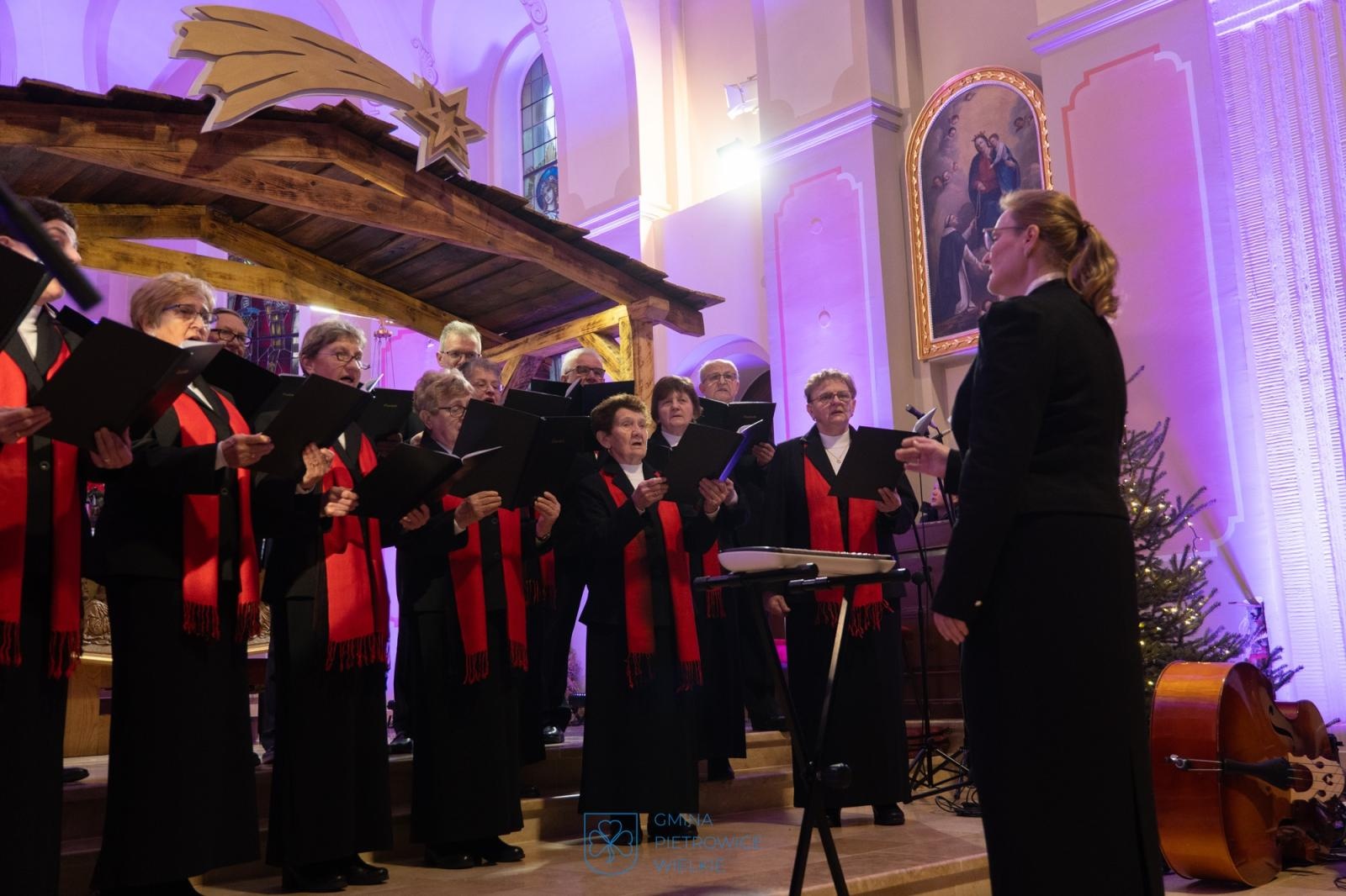 Zdjęcie w galerii na portalu naszraciborz.pl: Gminny Przegląd Kolęd w Pietrowicach Wielkich z udziałem górali z Milówki wiadomości z regionu