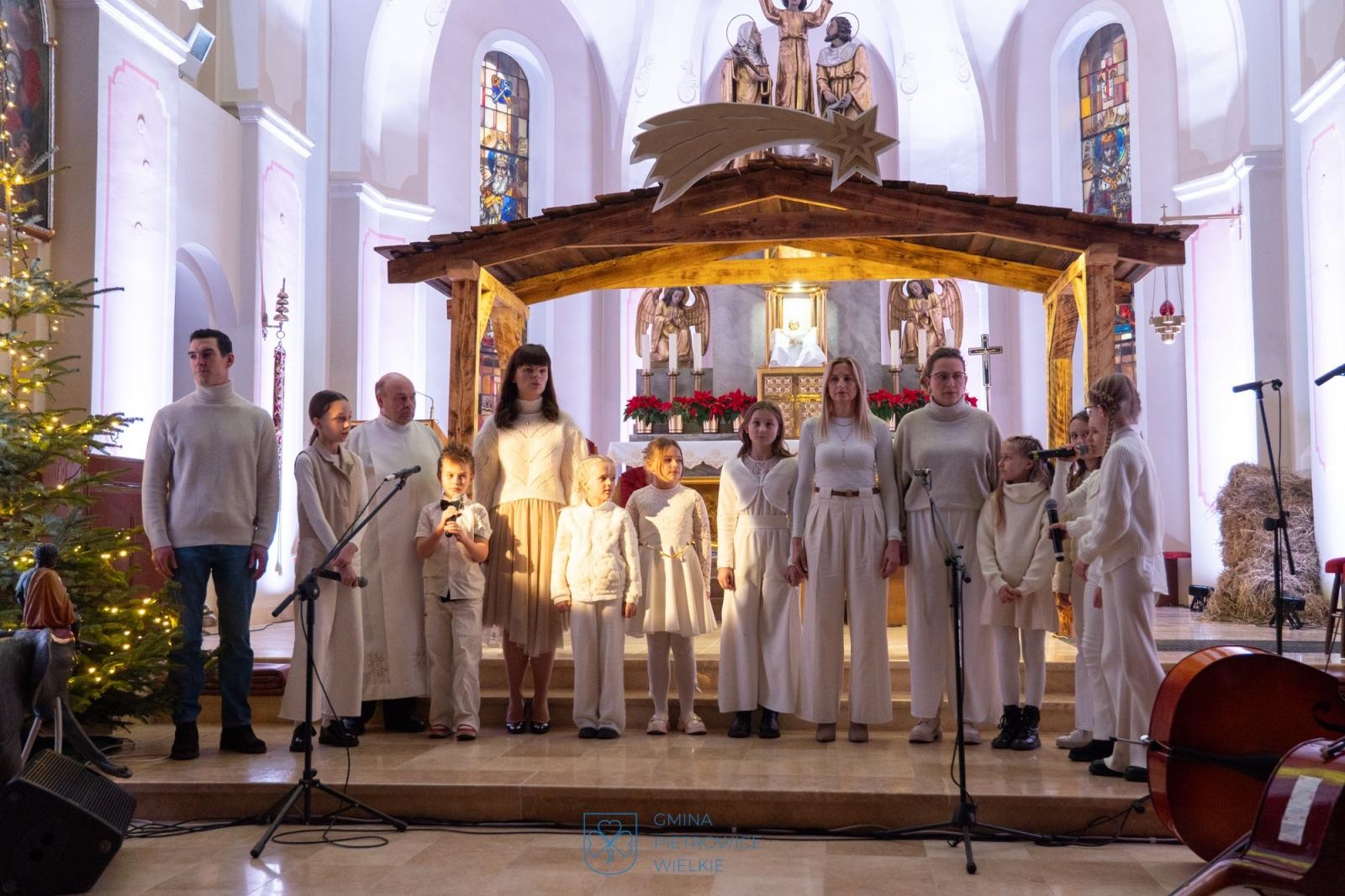 Zdjęcie w galerii na portalu naszraciborz.pl: Gminny Przegląd Kolęd w Pietrowicach Wielkich z udziałem górali z Milówki wiadomości z regionu