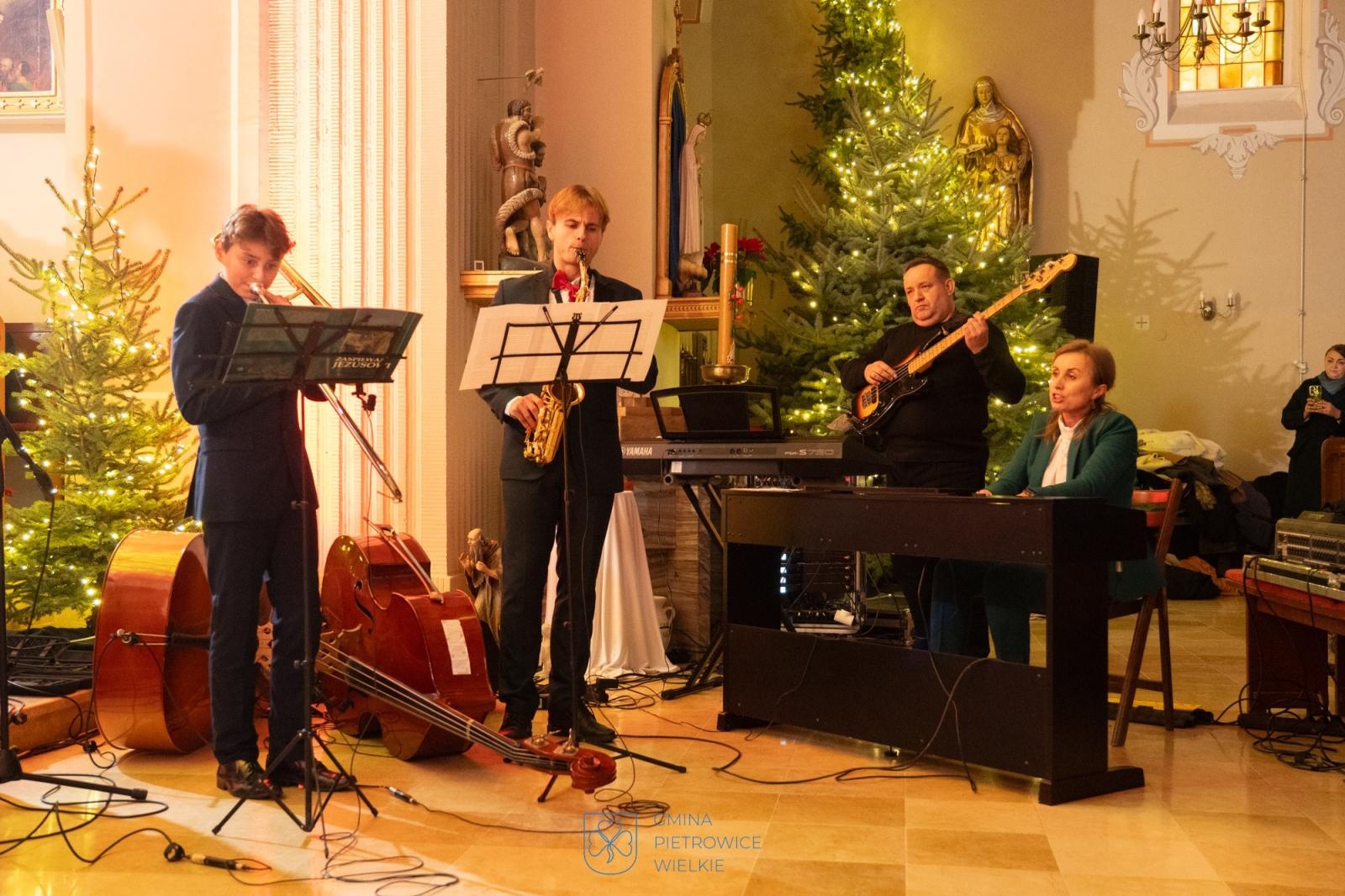 Zdjęcie w galerii na portalu naszraciborz.pl: Gminny Przegląd Kolęd w Pietrowicach Wielkich z udziałem górali z Milówki wiadomości z regionu