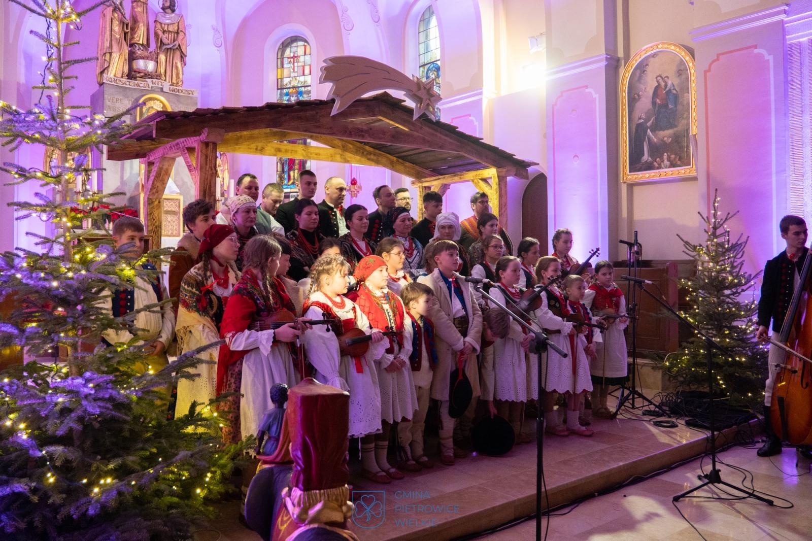 Zdjęcie w galerii na portalu naszraciborz.pl: Gminny Przegląd Kolęd w Pietrowicach Wielkich z udziałem górali z Milówki wiadomości z regionu