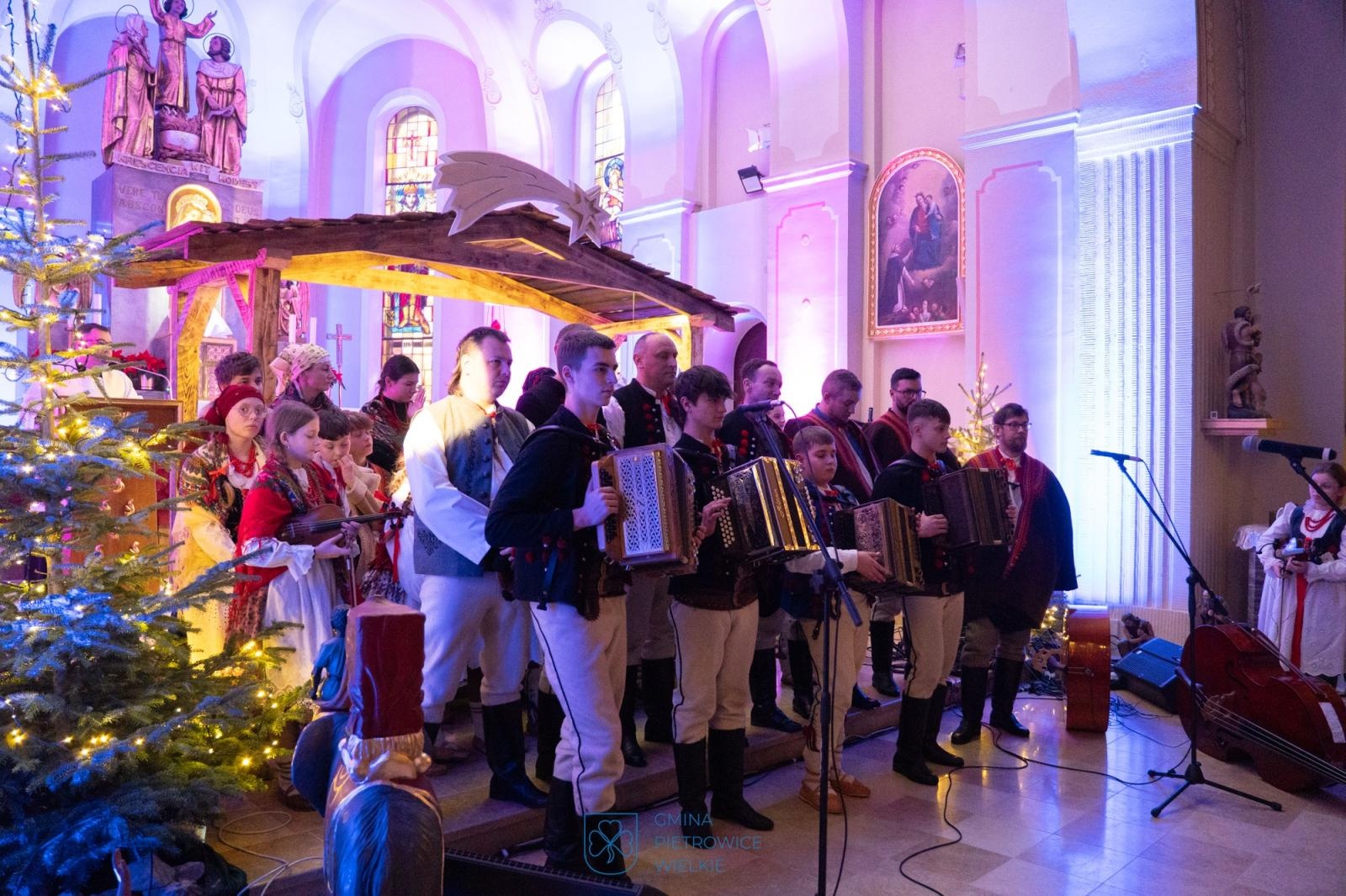 Zdjęcie w galerii na portalu naszraciborz.pl: Gminny Przegląd Kolęd w Pietrowicach Wielkich z udziałem górali z Milówki wiadomości z regionu