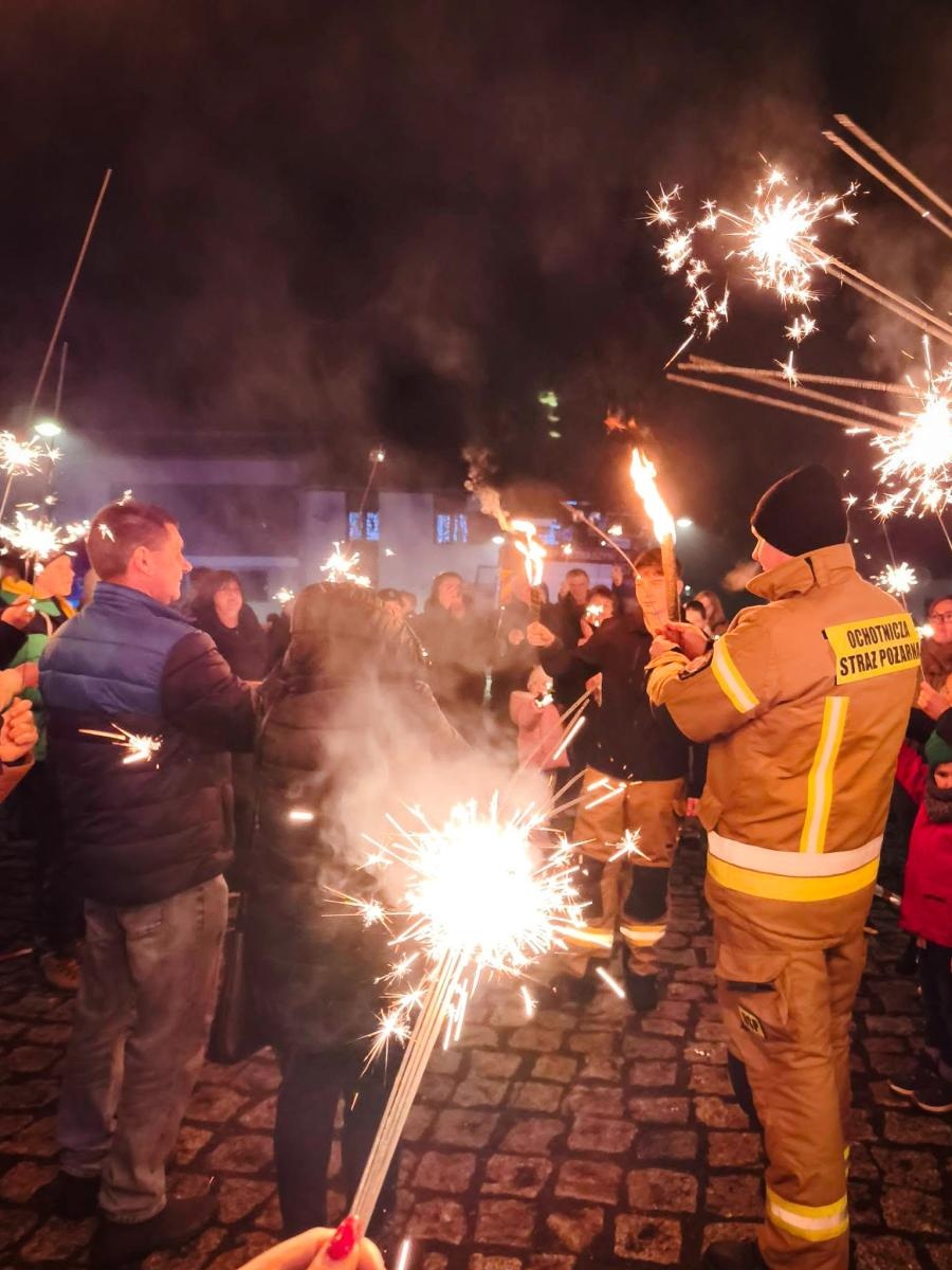 Zdjęcie w galerii na portalu naszraciborz.pl: 34. Finał Wielkiej Orkiestry Świątecznej Pomocy w gminie Krzanowice. Rekordowa zbiórka i ogromne zaangażowanie mieszkańców wiadomości z regionu