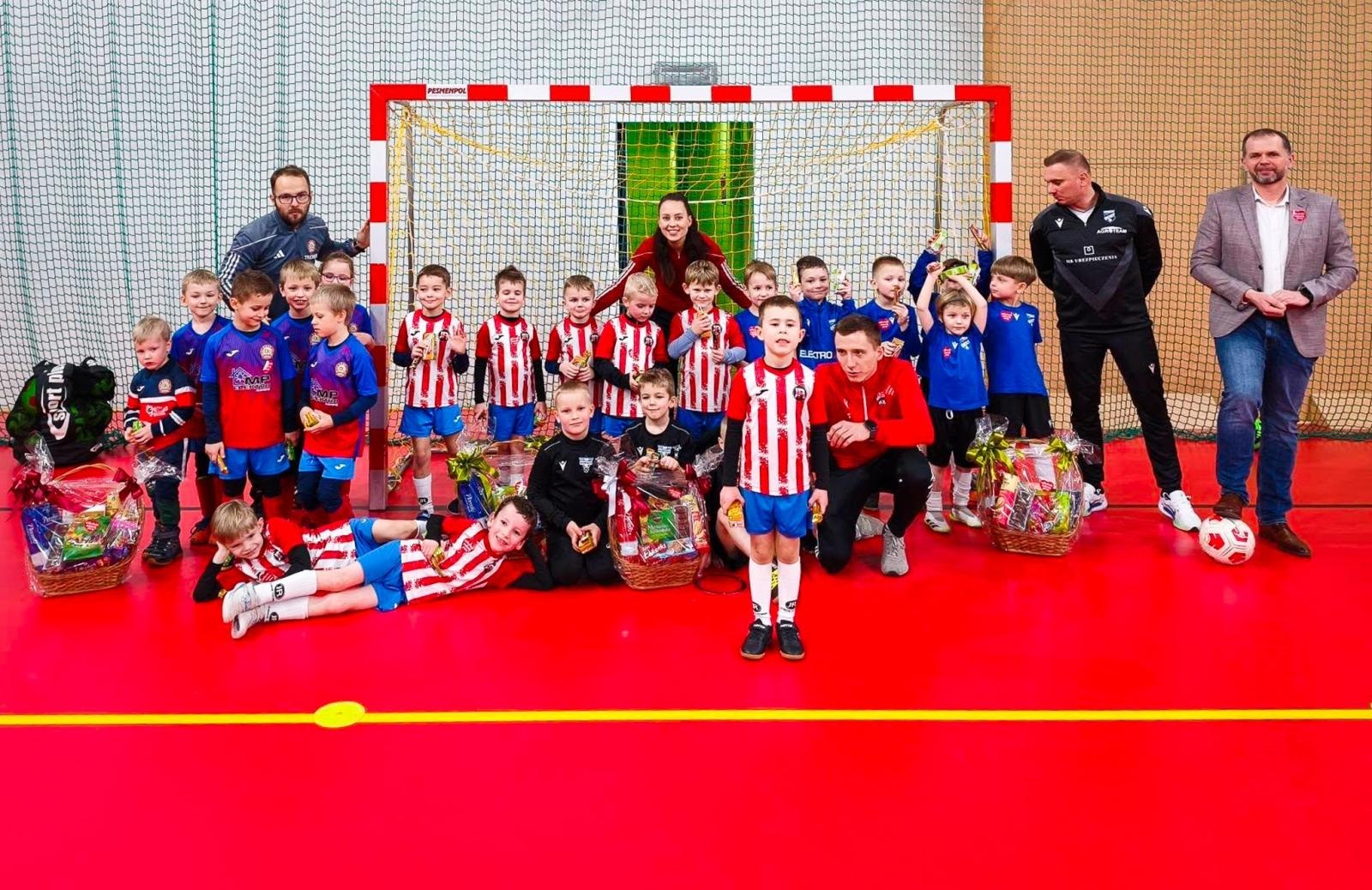 Zdjęcie w galerii na portalu naszraciborz.pl: 34. Finał Wielkiej Orkiestry Świątecznej Pomocy w gminie Krzanowice. Rekordowa zbiórka i ogromne zaangażowanie mieszkańców wiadomości z regionu