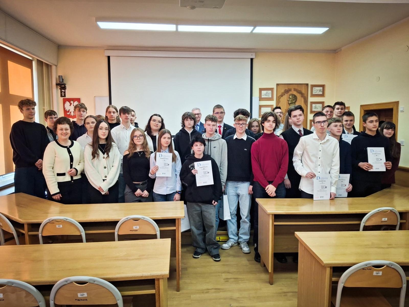 Zdjęcie w galerii na portalu naszraciborz.pl: XIX Konkurs Języka Angielskiego i Języka Niemieckiego w ANS w Raciborzu wiadomości z regionu