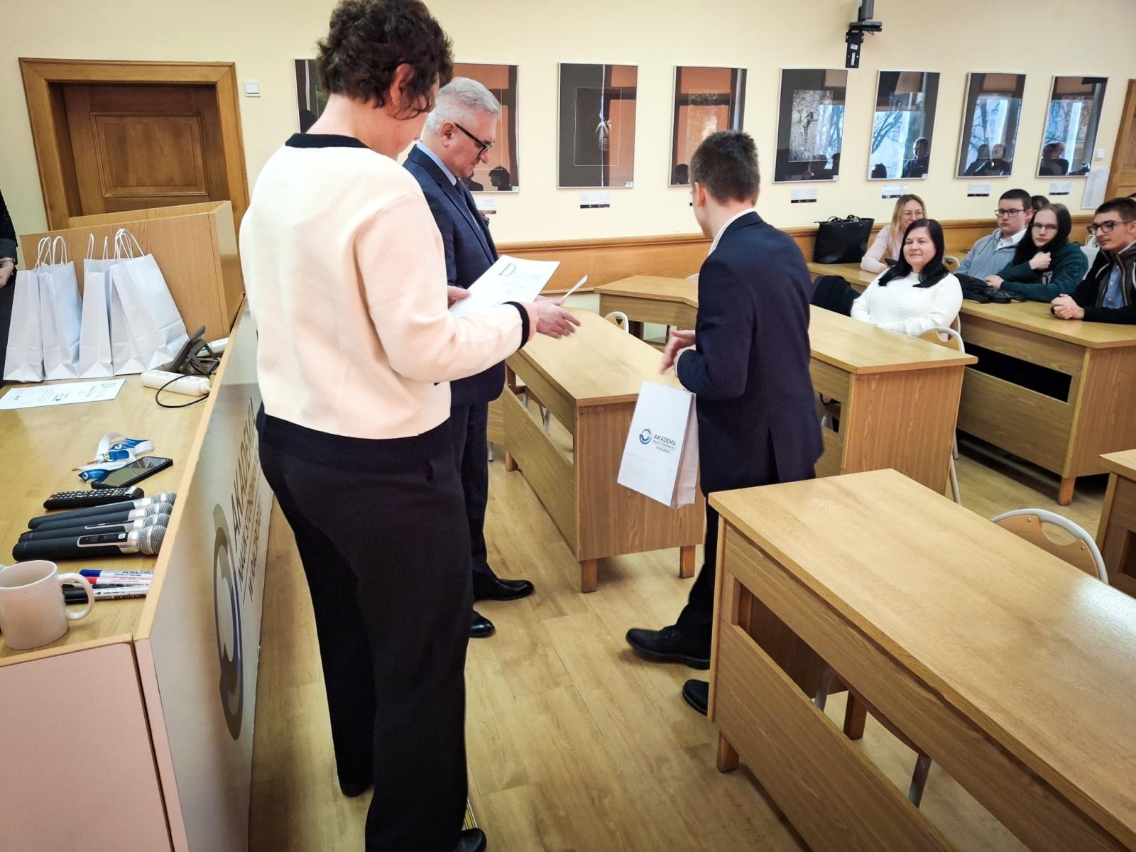 Zdjęcie w galerii na portalu naszraciborz.pl: XIX Konkurs Języka Angielskiego i Języka Niemieckiego w ANS w Raciborzu wiadomości z regionu