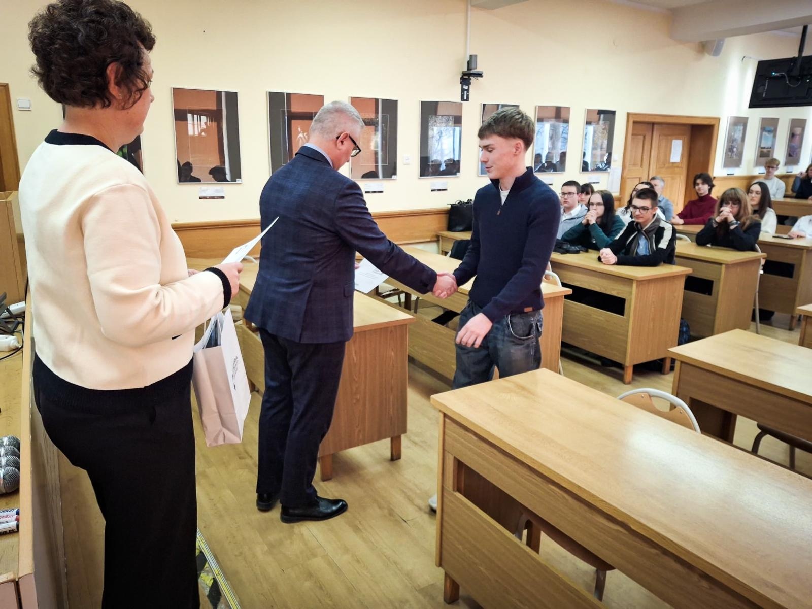 Zdjęcie w galerii na portalu naszraciborz.pl: XIX Konkurs Języka Angielskiego i Języka Niemieckiego w ANS w Raciborzu wiadomości z regionu