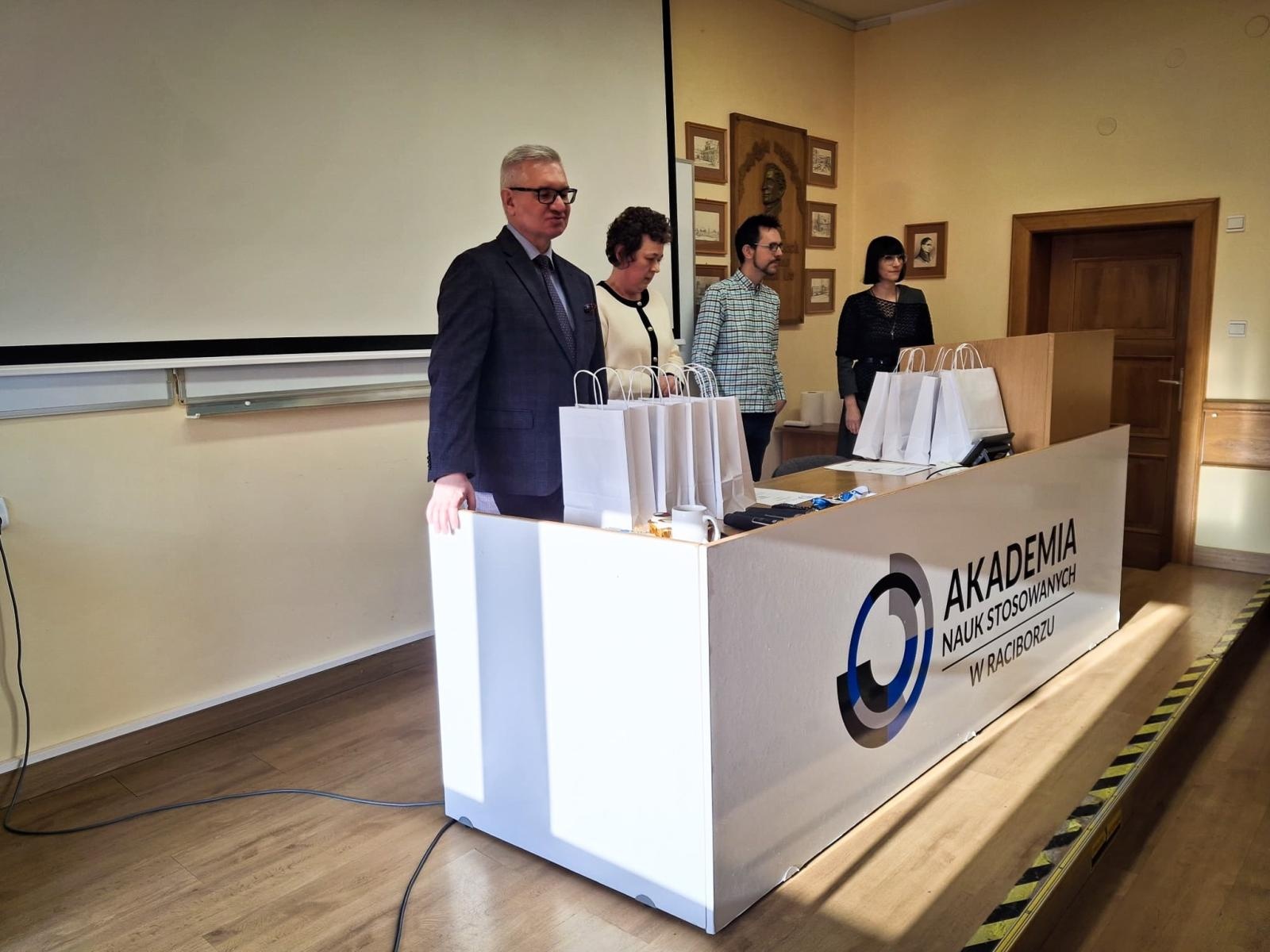 Zdjęcie w galerii na portalu naszraciborz.pl: XIX Konkurs Języka Angielskiego i Języka Niemieckiego w ANS w Raciborzu wiadomości z regionu